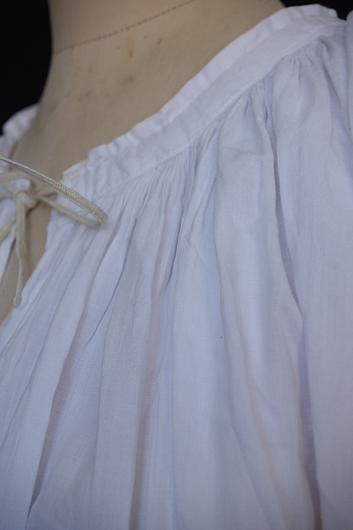 アンティーク司祭服 vêtement antique aube 4 .FR a l'epoque