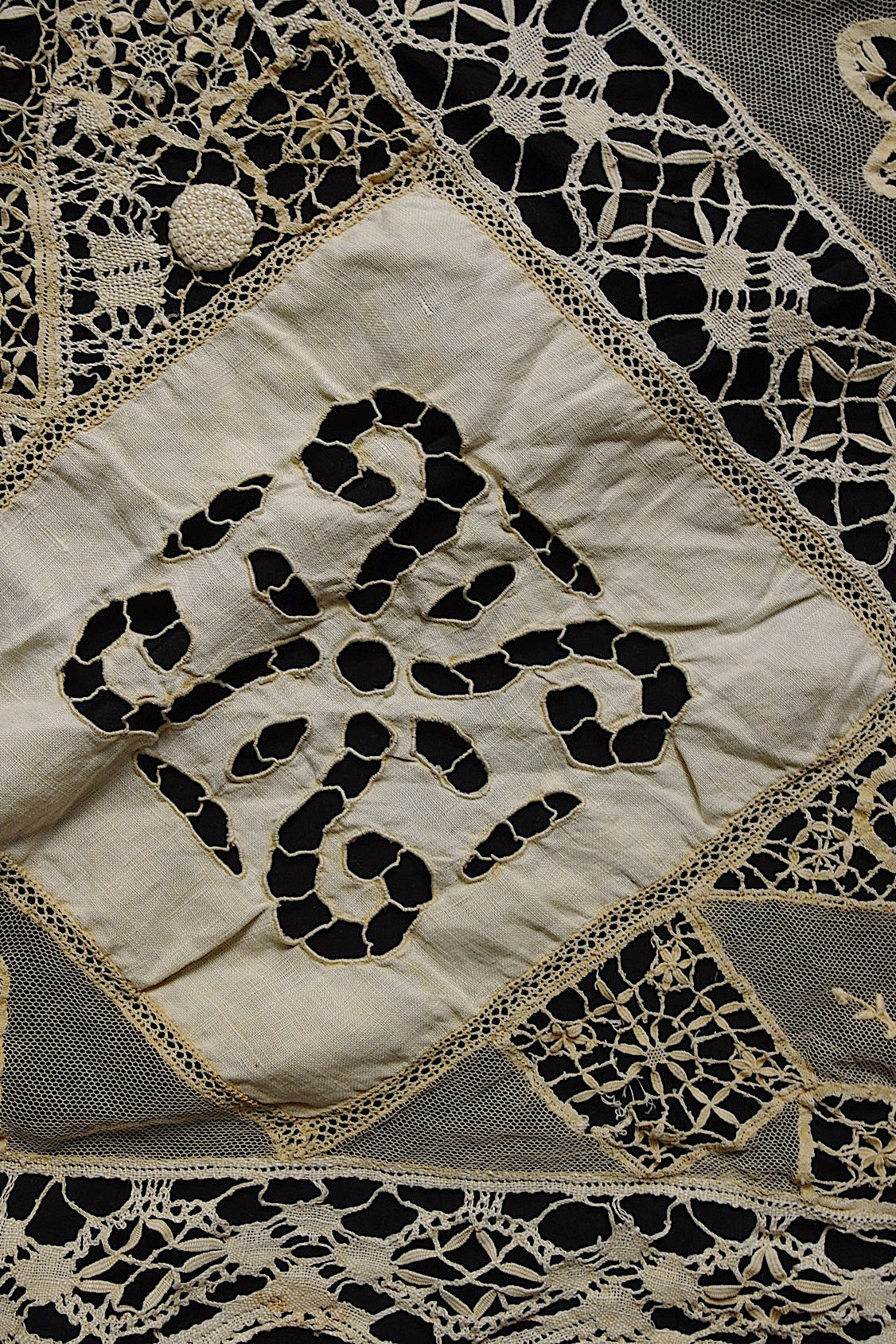 アンティーククロス 素材、回収用 antique  For materials2 .FR a l'epoque