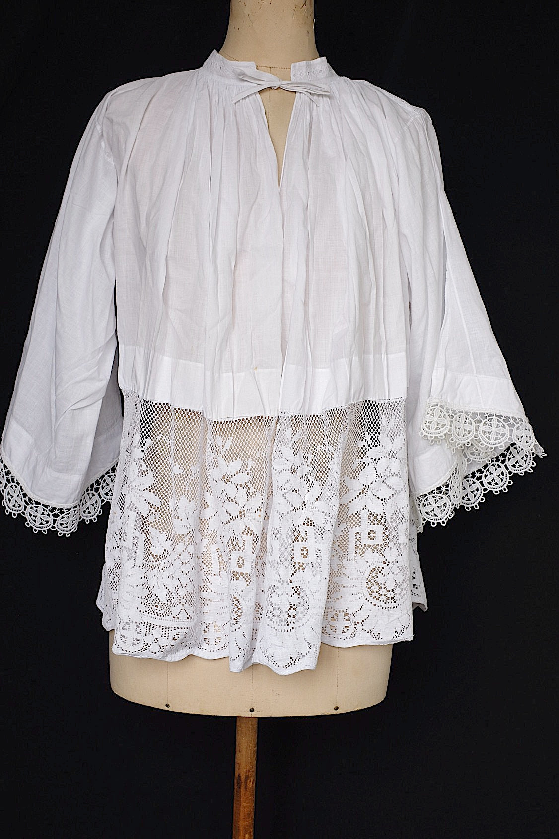 アンティークチュニック antique vêtement  surplis .FR a l'epoque