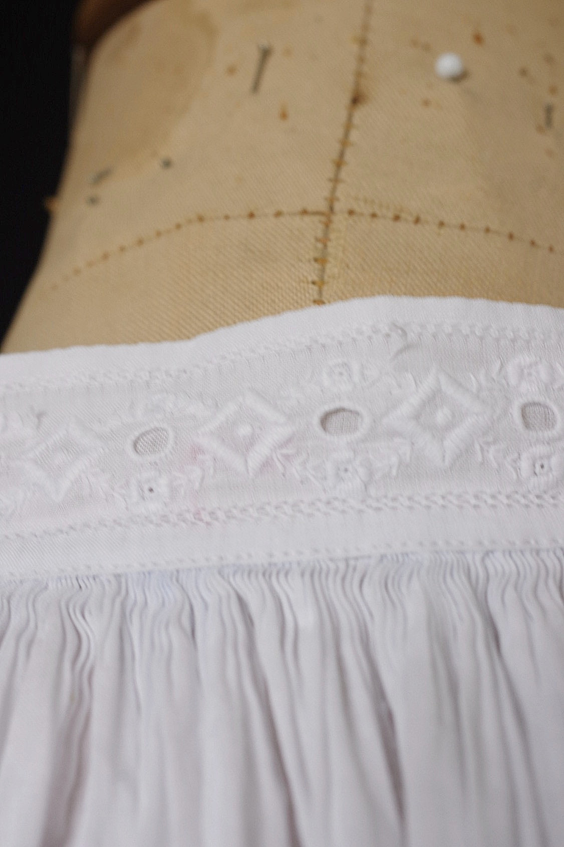 アンティークチュニック antique vêtement  surplis .FR a l'epoque