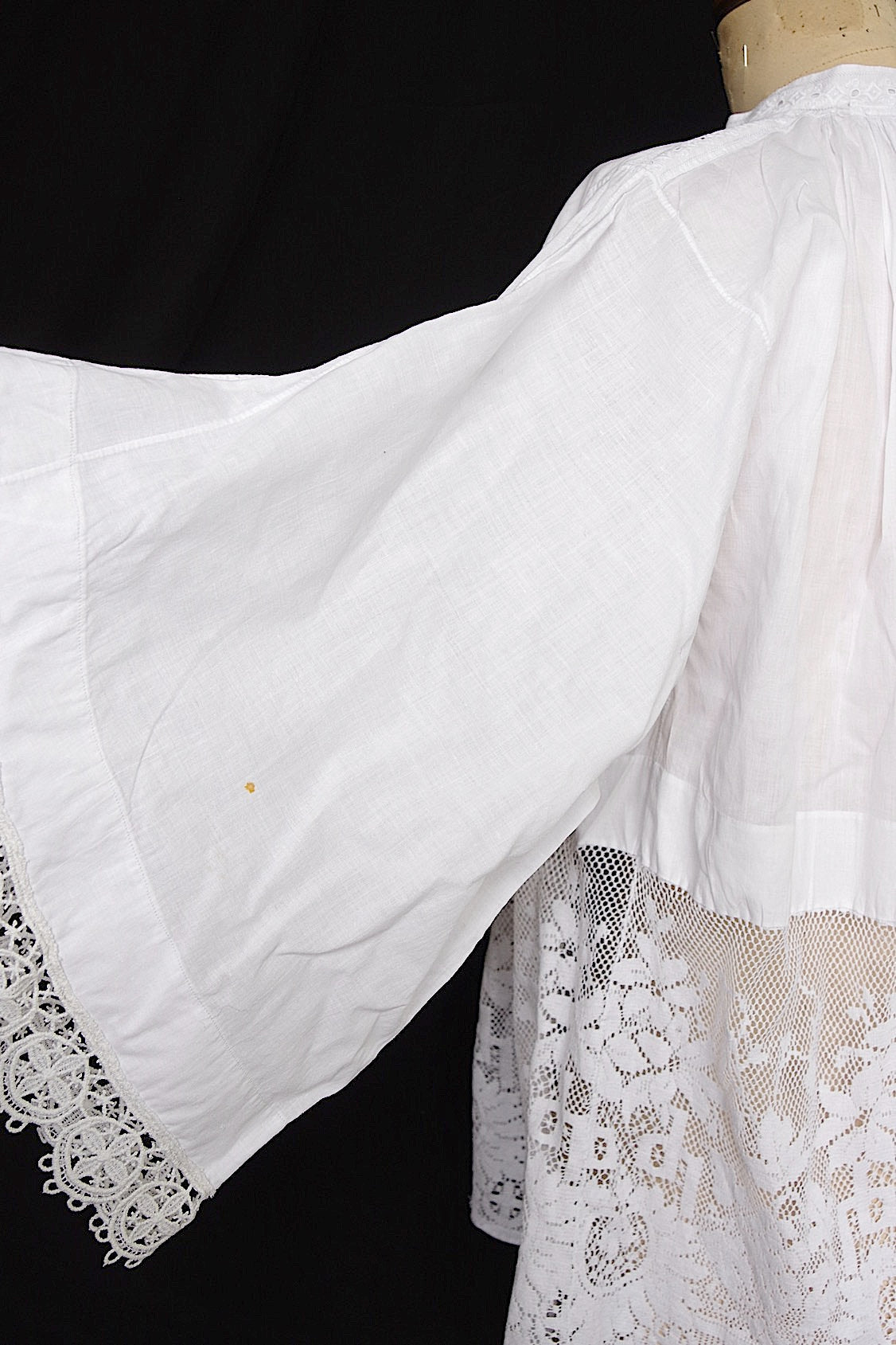 アンティークチュニック antique vêtement surplis .FR a l'epoque