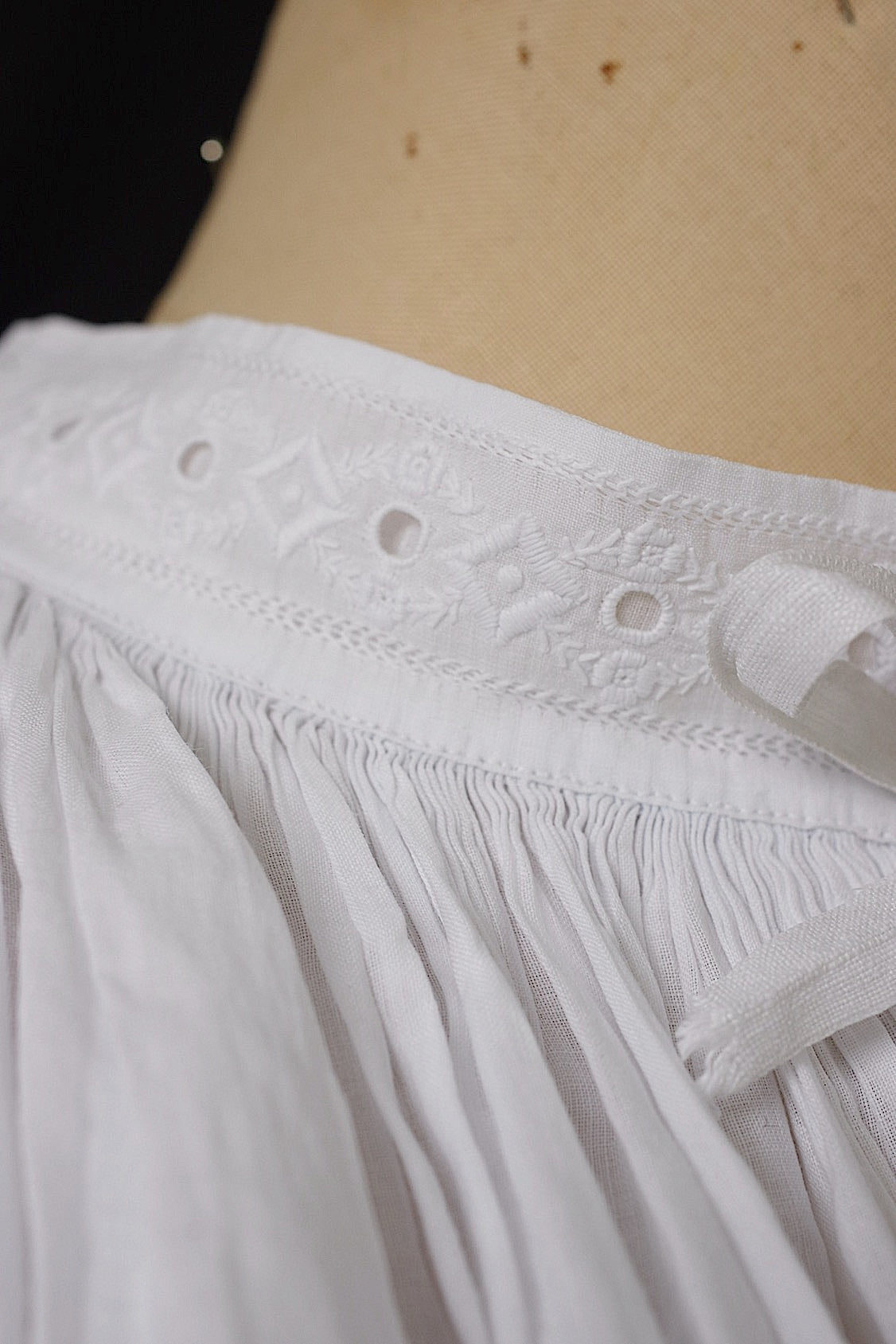 アンティークチュニック antique vêtement  surplis .FR a l'epoque