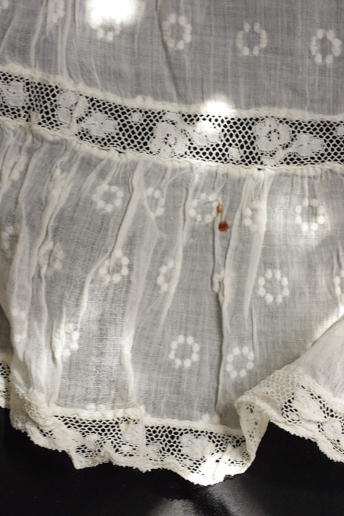 アンティークレース dentelle ancienne 刺繍 生地 クッションカバー .FR a l'epoque