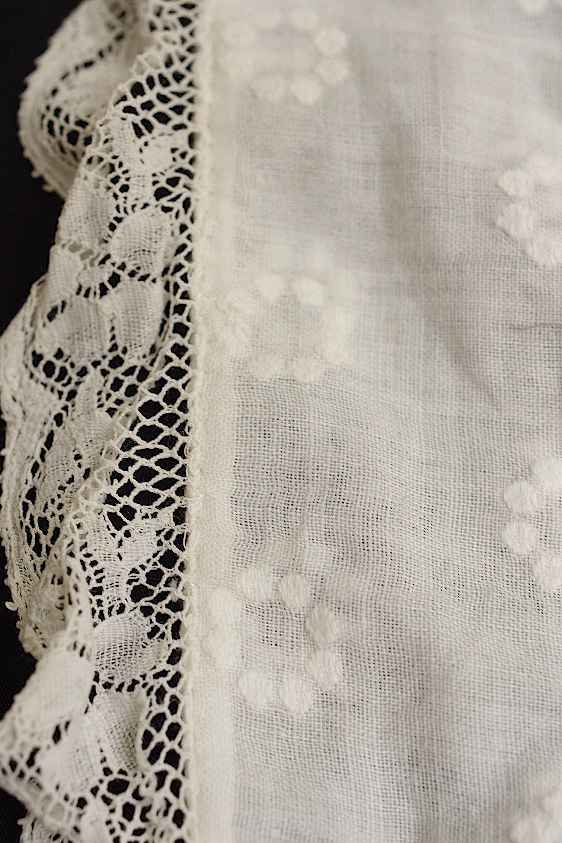 アンティークレース dentelle ancienne 刺繍 生地 クッションカバー .FR a l'epoque