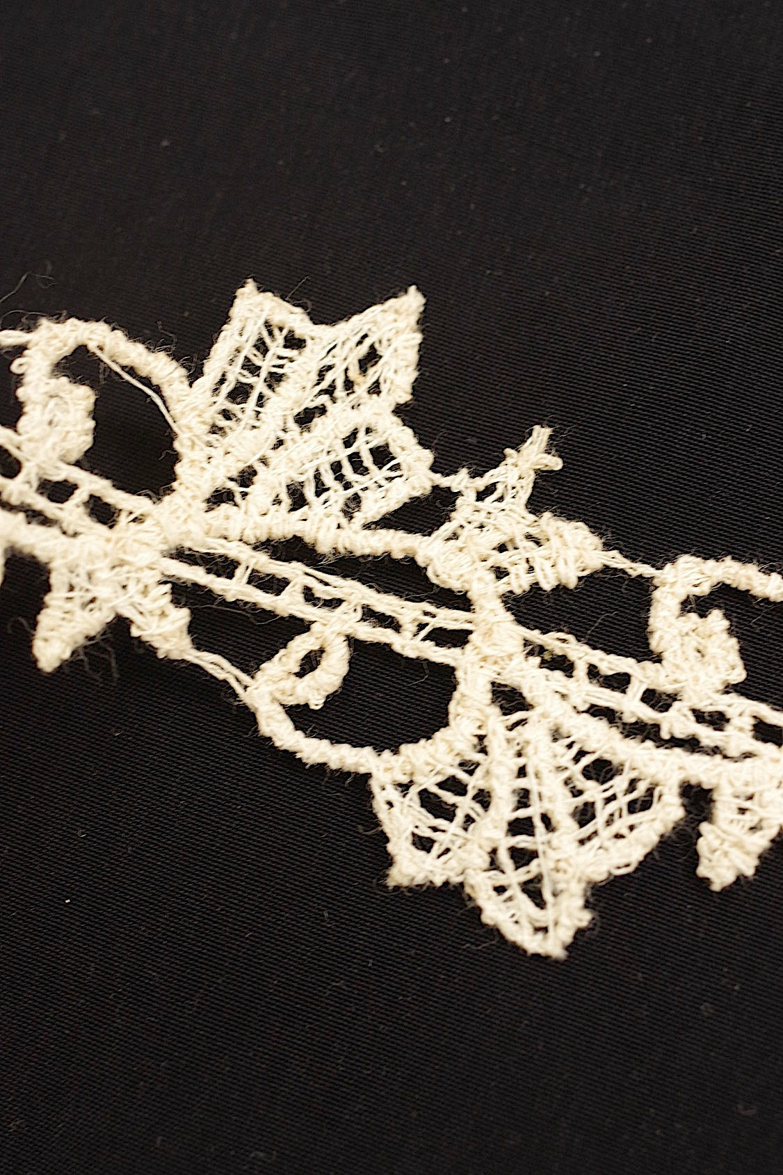 アンティークレース dentelle ancienne 250+306+611cm .FR a l'epoque