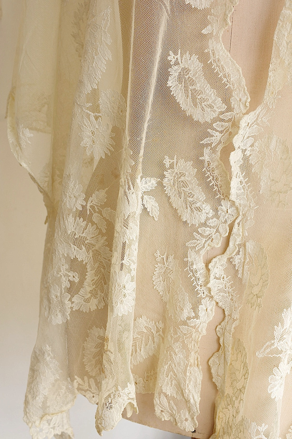 アンティークレース dentelle ancienne ショール1 .FR a l'epoque