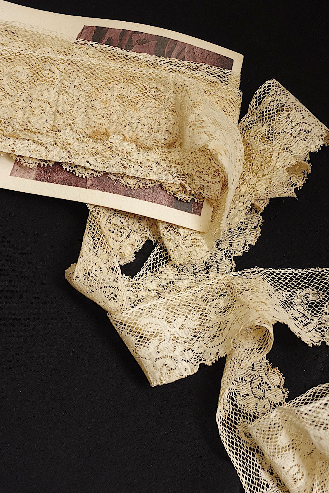 アンティークレース dentelle ancienne 322cm .FR a l'epoque