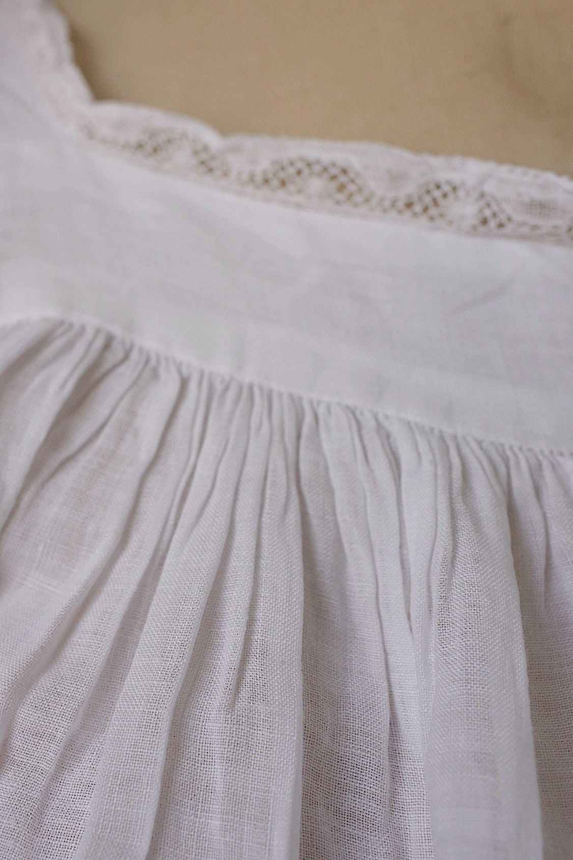 アンティークチュニック vêtement antique surplis .FR a l'epoque