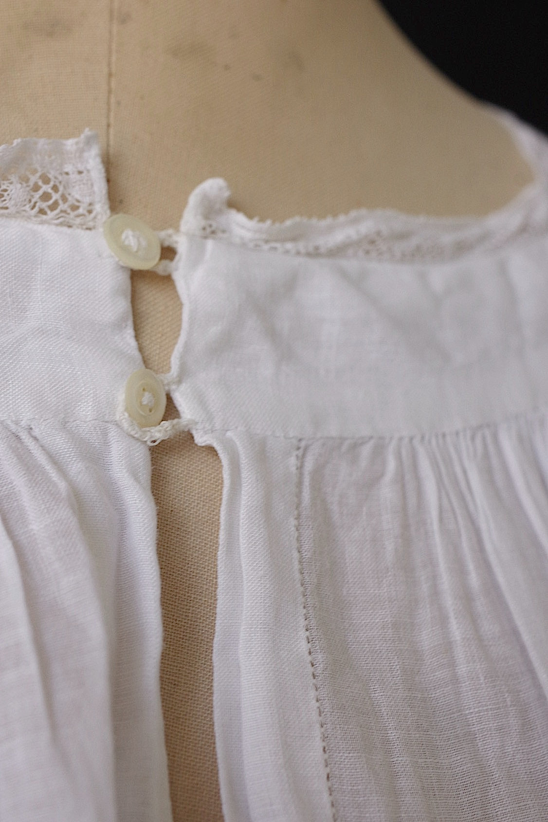 アンティークチュニック vêtement antique surplis .FR a l'epoque