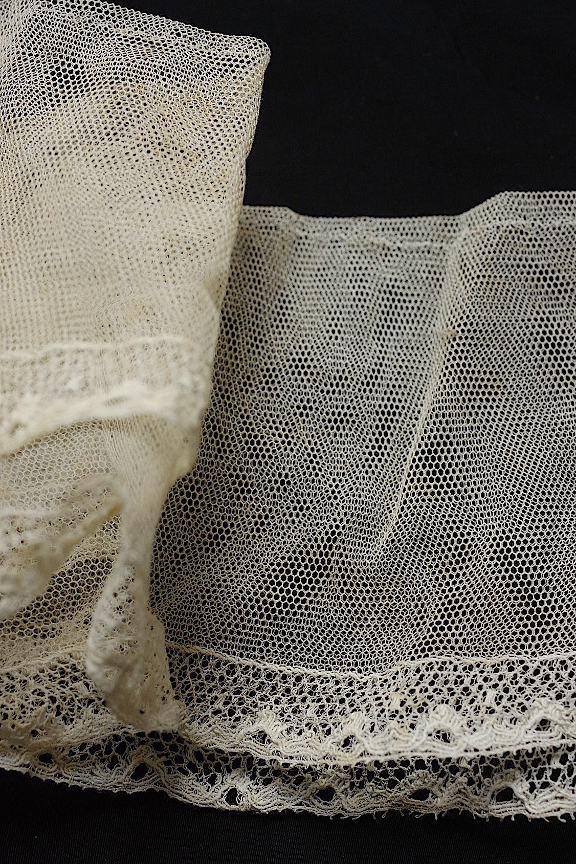 アンティークレース dentelle ancienne 100cm+440cm .FR a l'epoque