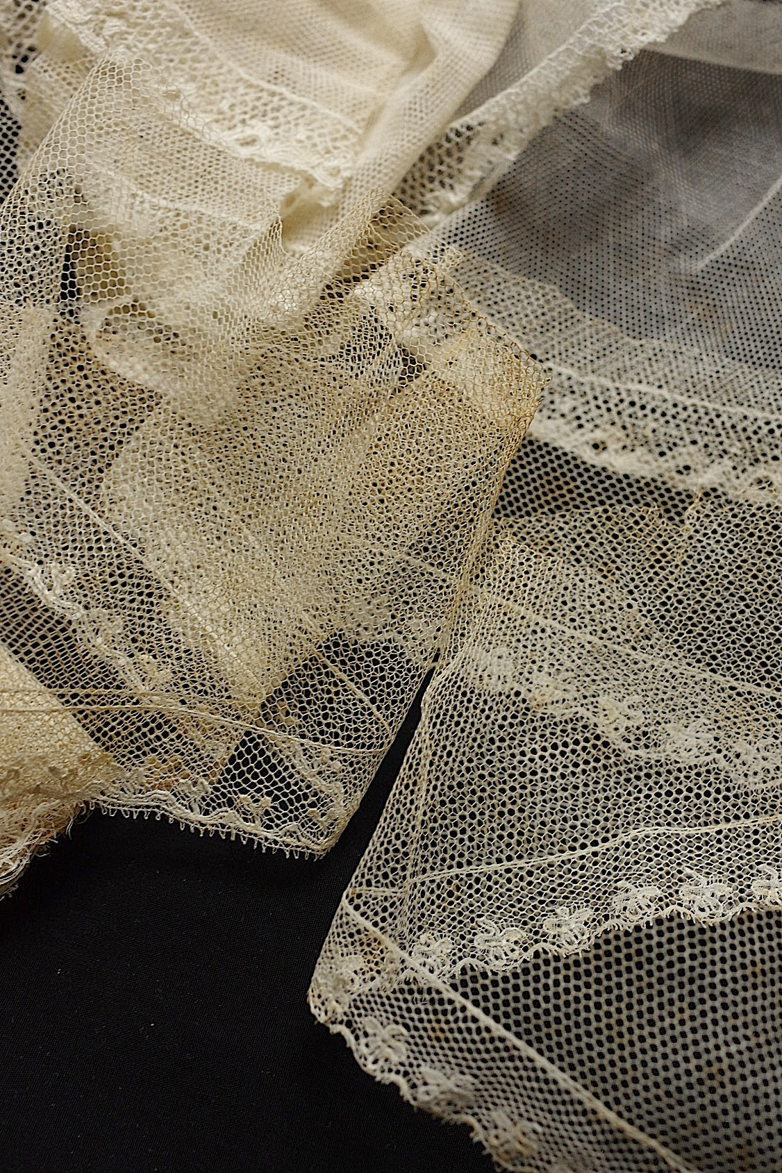 アンティークレース dentelle ancienne 100cm+440cm .FR a l'epoque