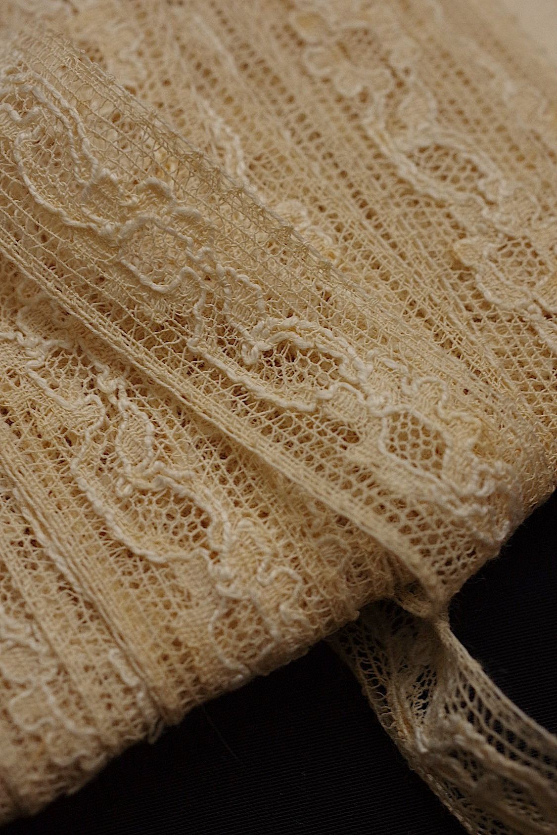 アンティークレース dentelle ancienne 180cm 560cm .FR a l'epoque