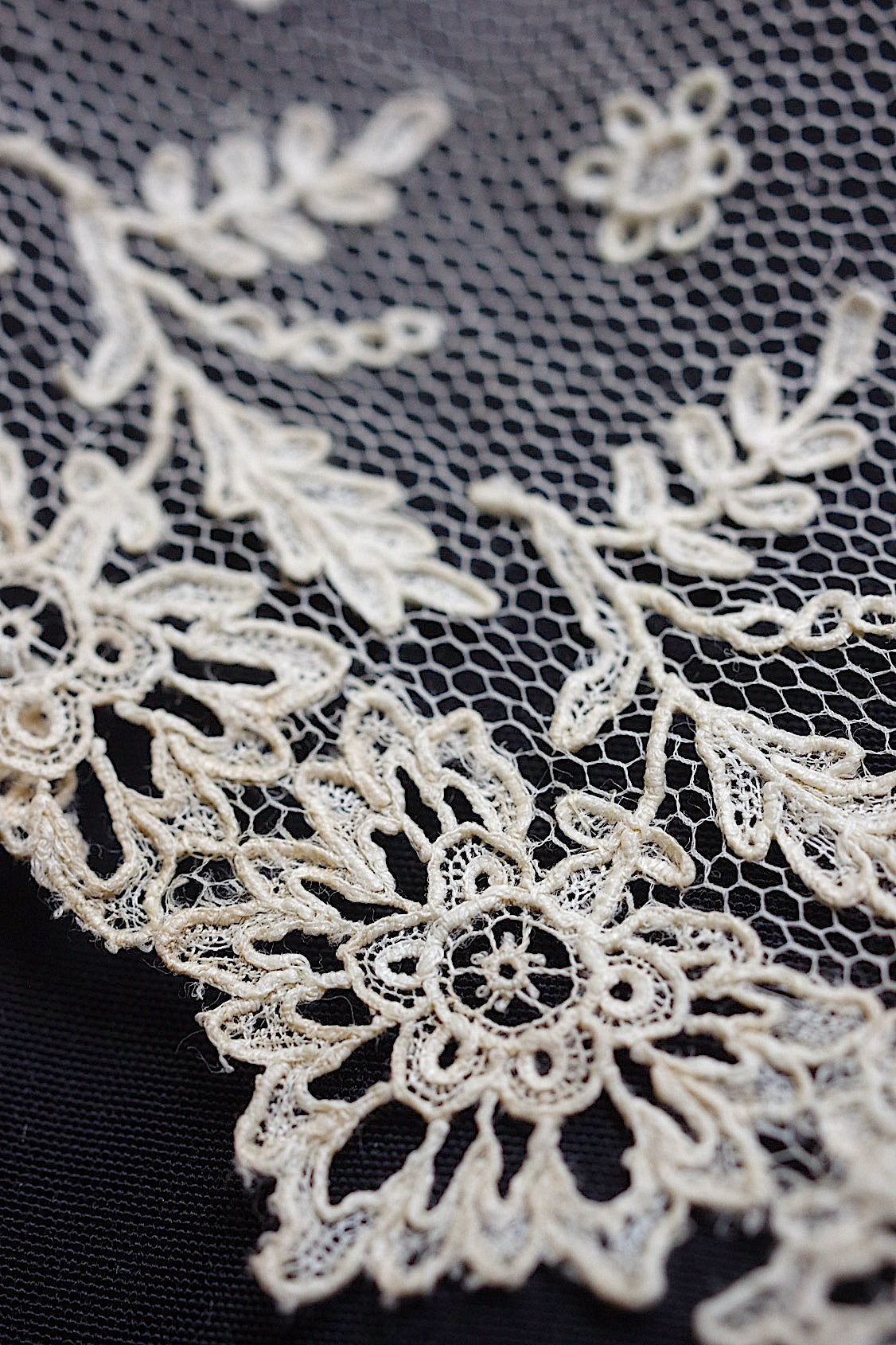 アンティークレース dentelle ancienne アプリカッションブリュクセル 234cm .FR a l'epoque