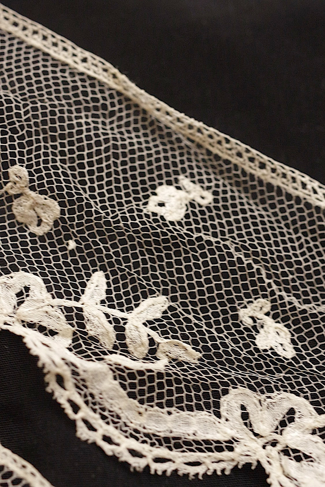 アンティークレース dentelle ancienne アプリカッションアングレテール 2種 .FR a l'epoque