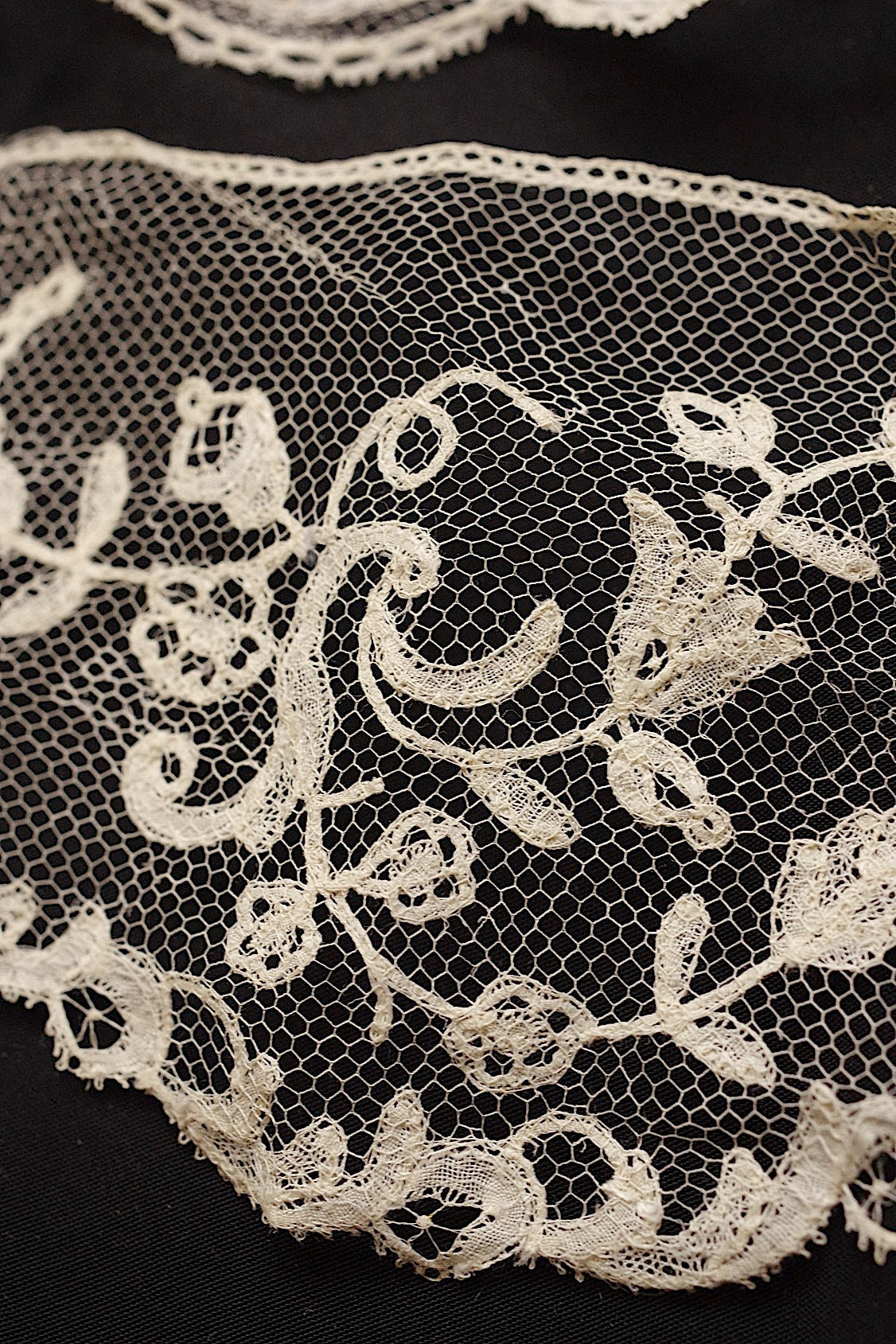 アンティークレース dentelle ancienne アプリカッションアングレテール 2種 .FR a l'epoque