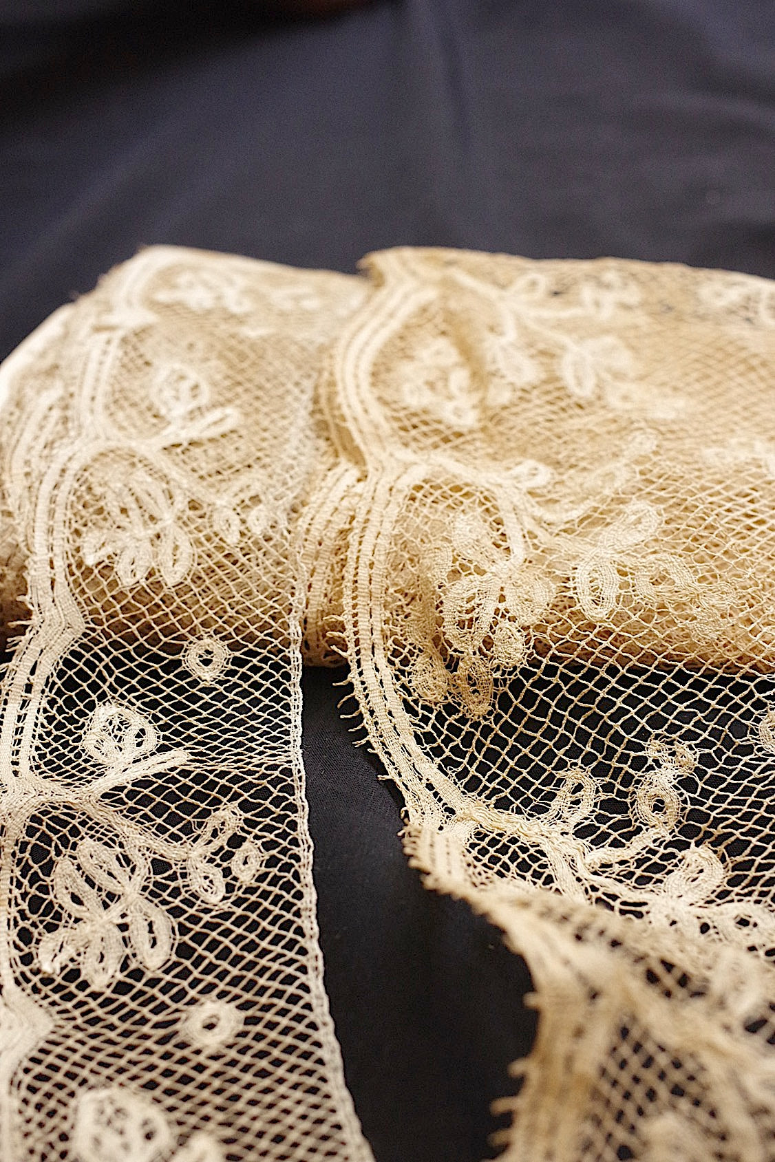 アンティークレース dentelle ancienne 550cm 153cm .FR a l'epoque