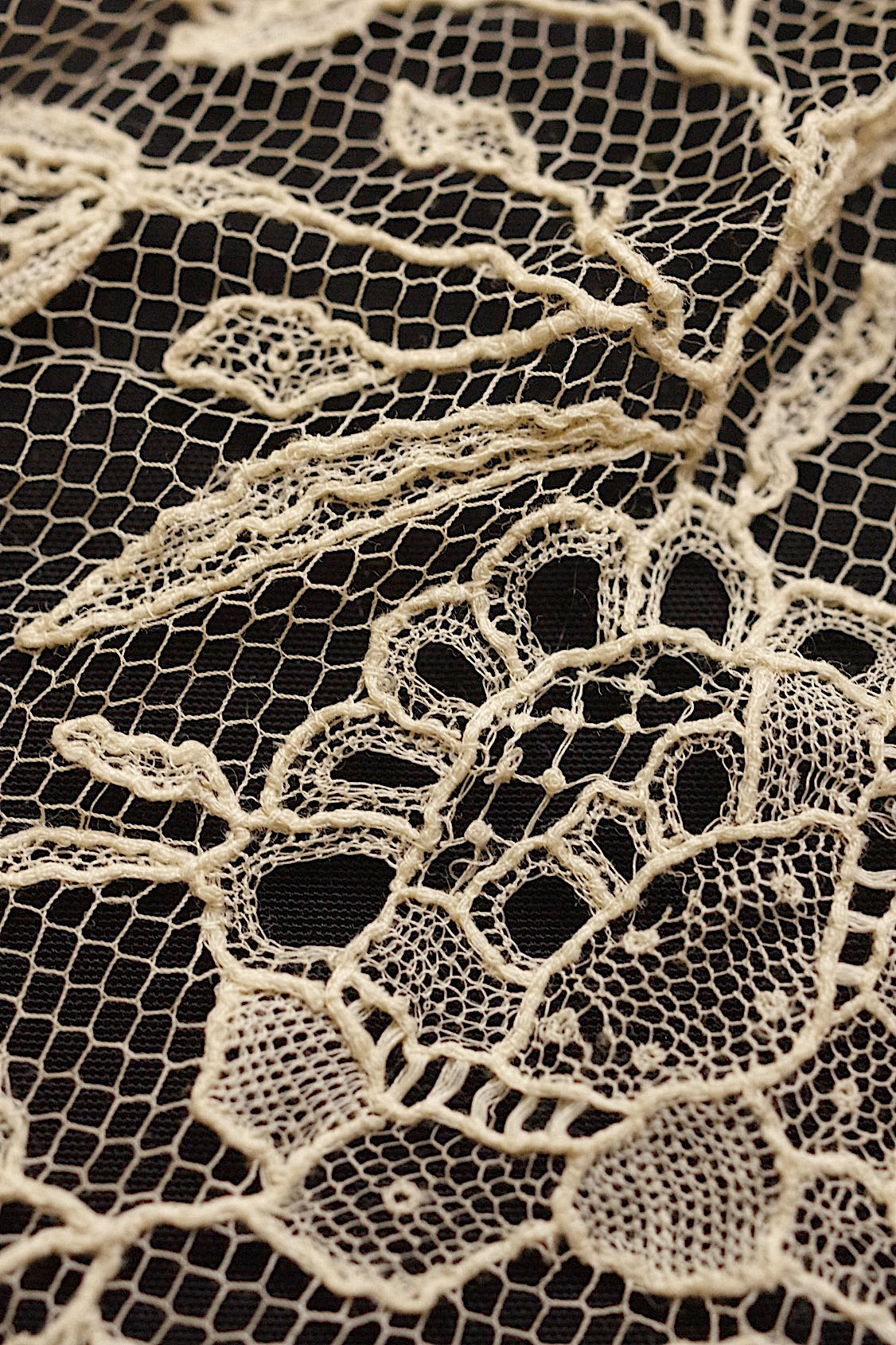 アンティークレース dentelle ancienne アプリカッションブリュクセル ベール .FR a l'epoque