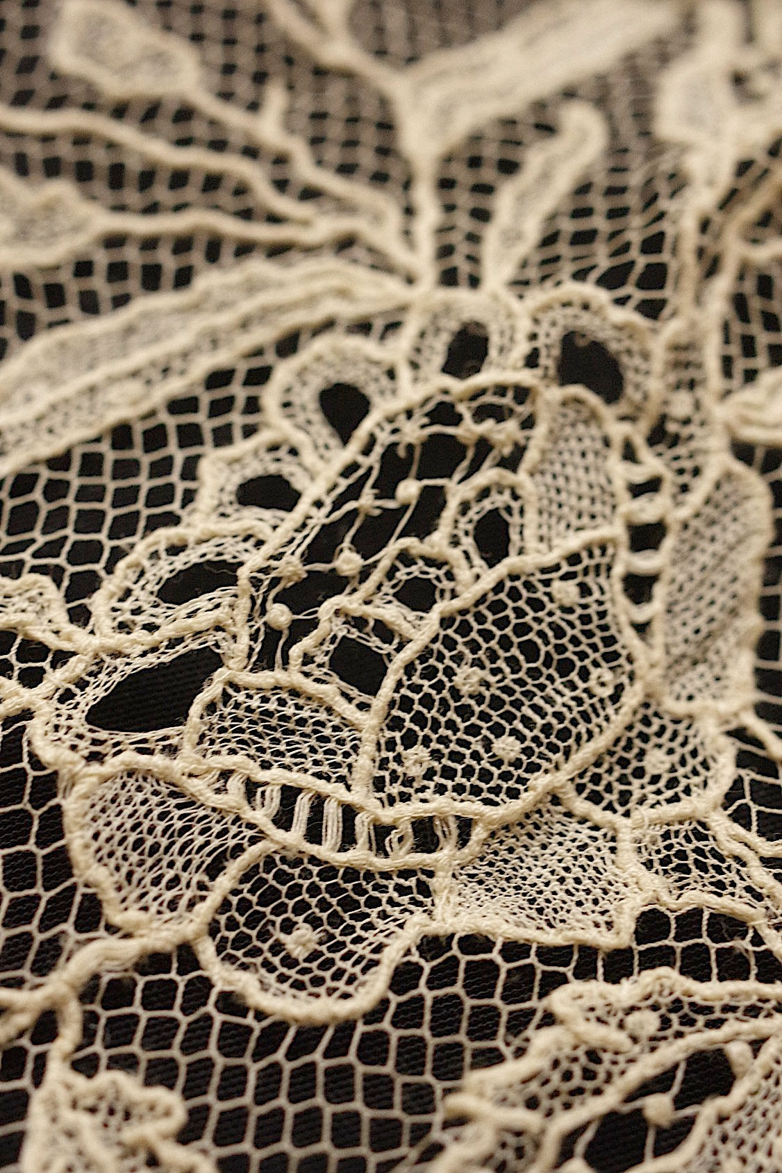 アンティークレース dentelle ancienne アプリカッションブリュクセル ベール .FR a l'epoque