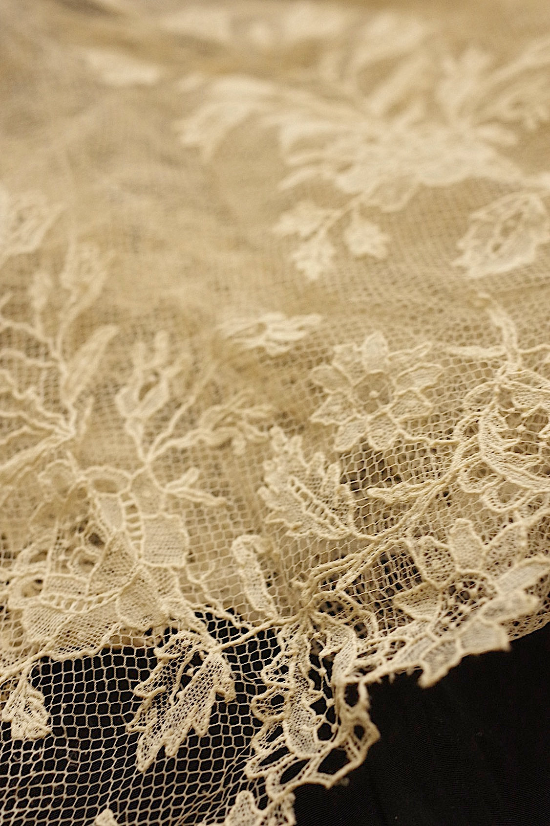 アンティークレース dentelle ancienne アプリカッションブリュクセル ベール .FR a l'epoque