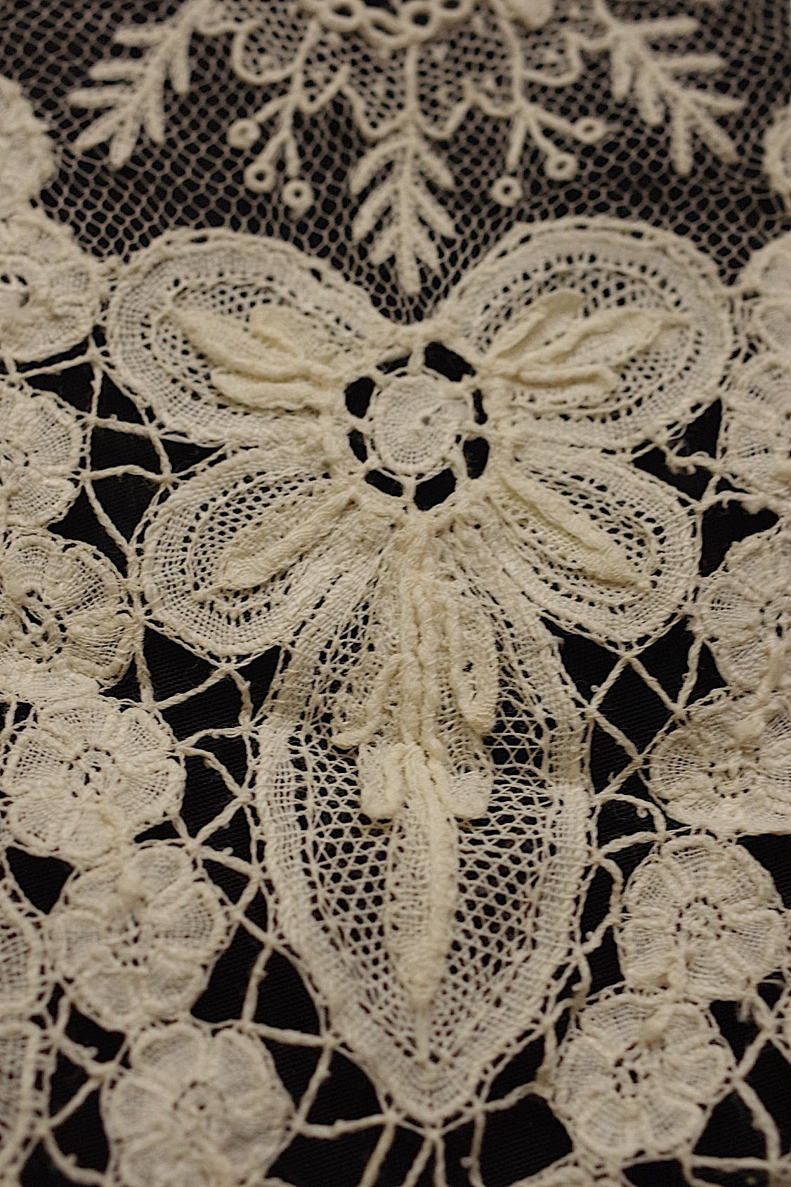 アンティークレース dentelle ancienne ホニトン ブリュクセルmix .FR a l'epoque