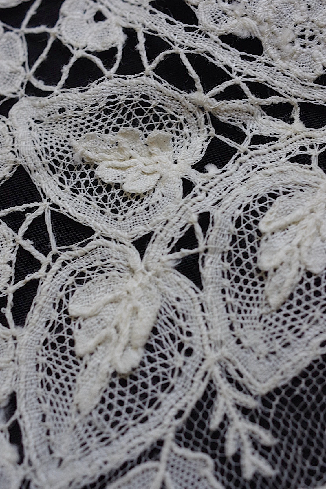 アンティークレース dentelle ancienne ホニトン ブリュクセルmix .FR a l'epoque
