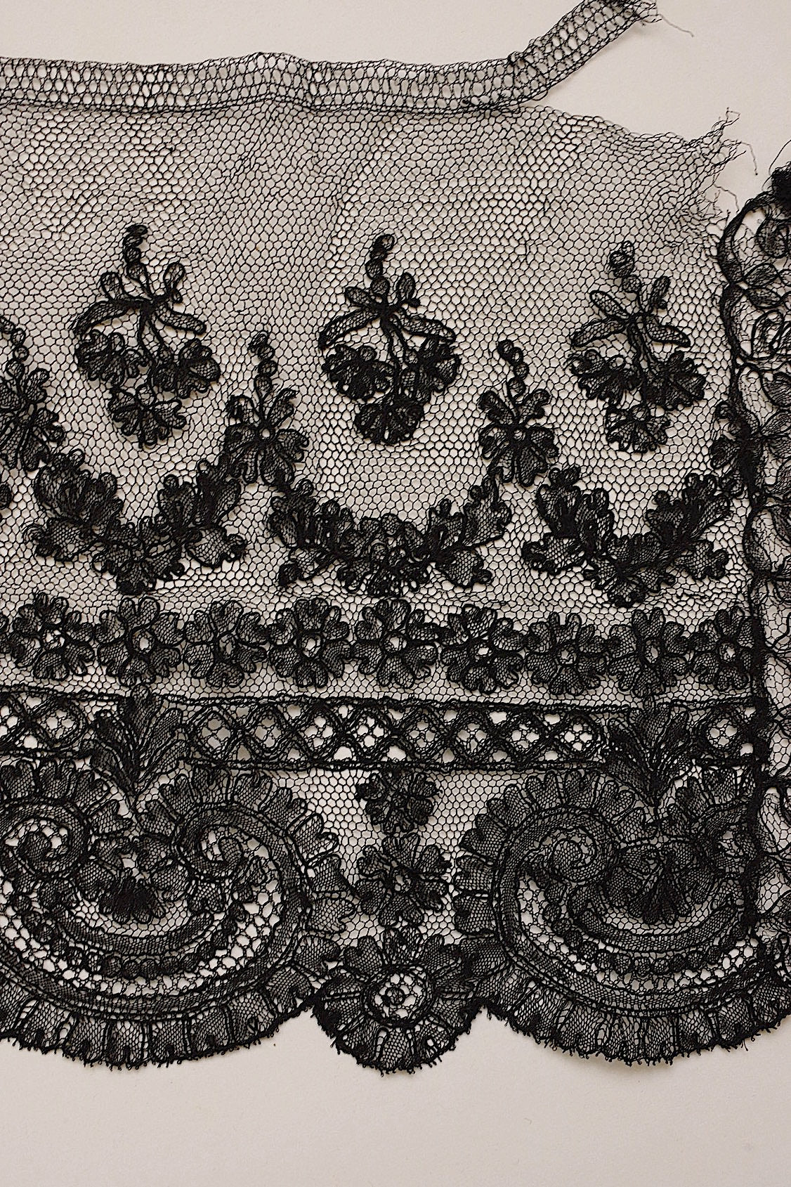 アンティークレース dentelle ancienne 黒レース シャンティイ 450cm .FR a l'epoque