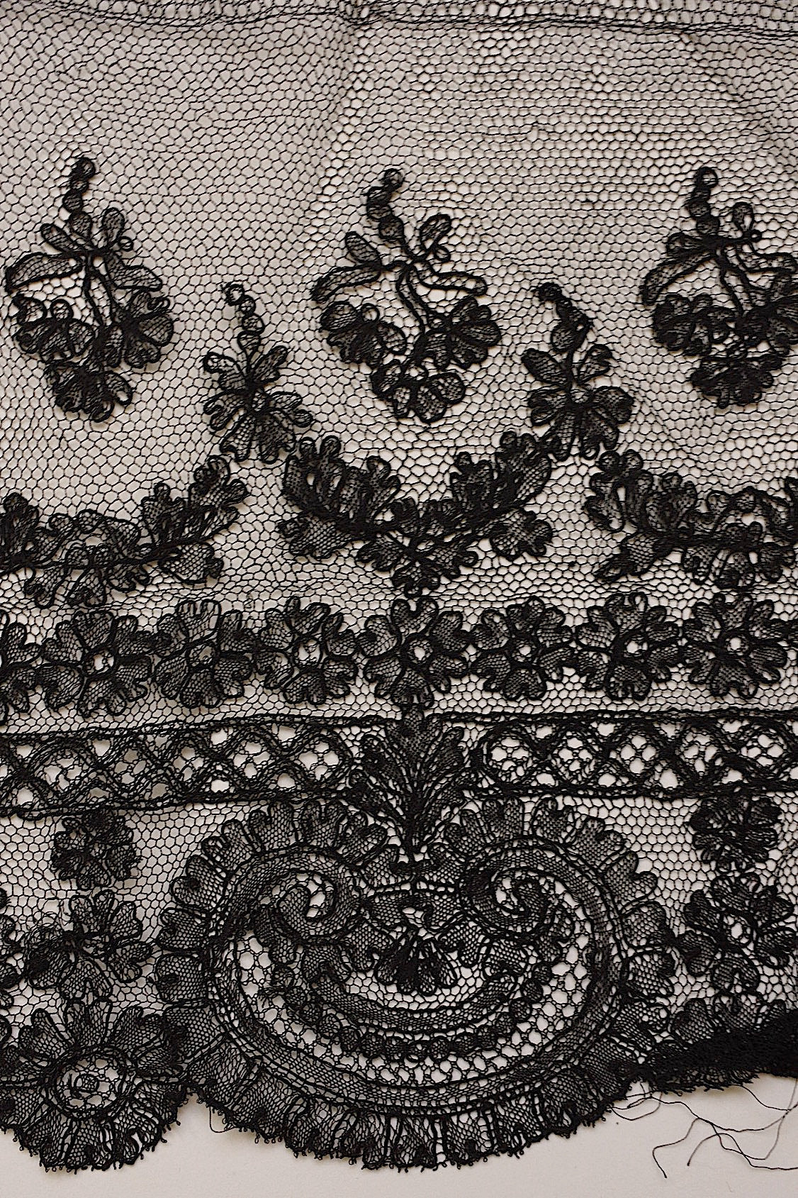 アンティークレース dentelle ancienne 黒レース シャンティイ 450cm .FR a l'epoque
