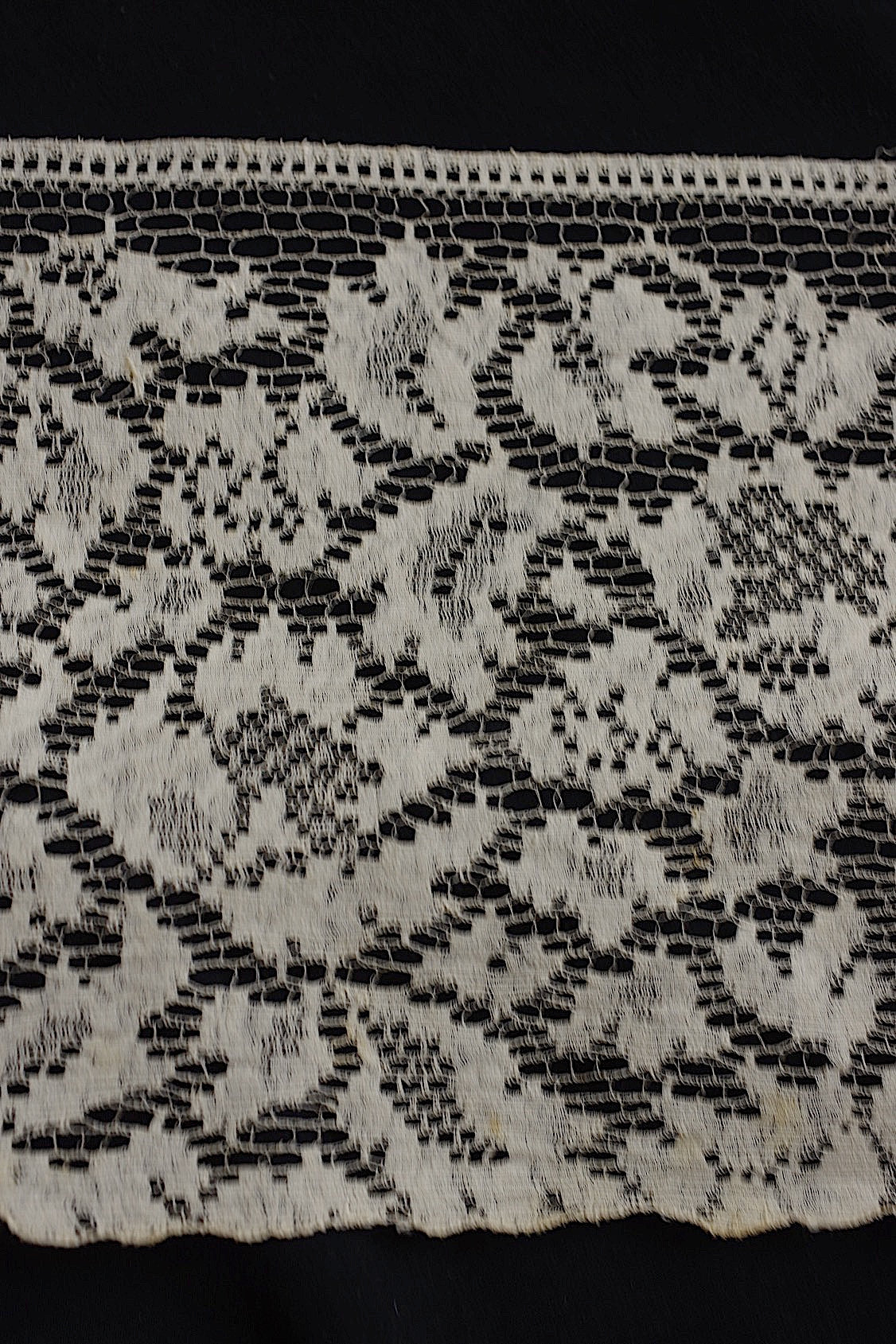 アンティークレース dentelle ancienne 620cm .FR a l'epoque