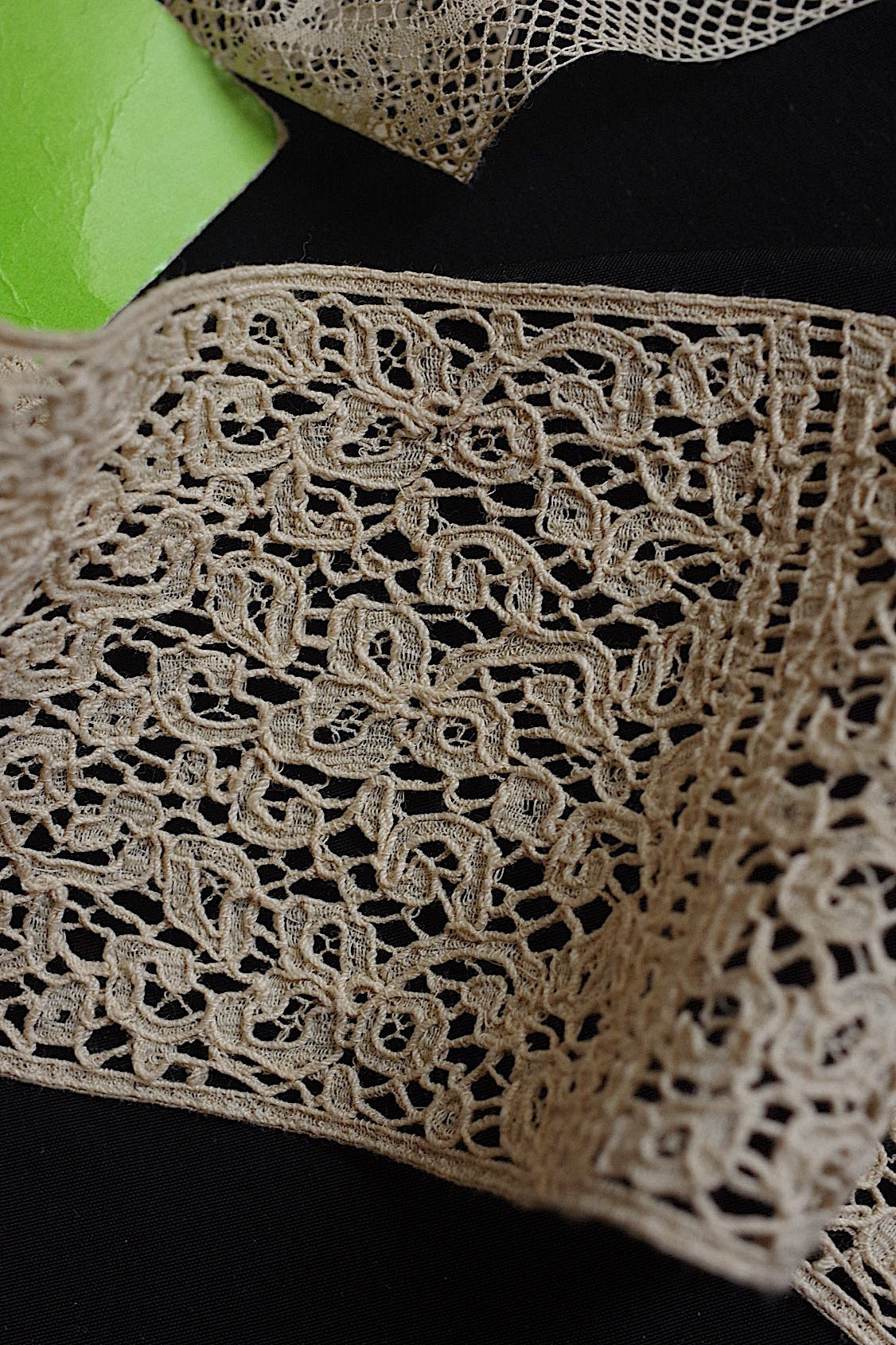 アンティークレース dentelle ancienne 2種 .FR a l'epoque