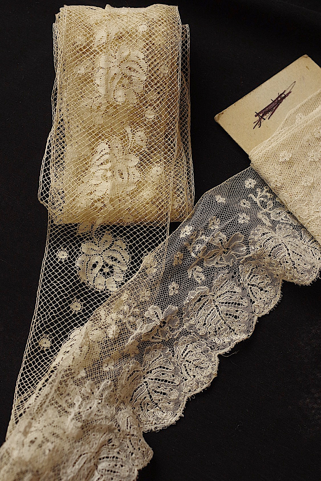 アンティークレース dentelle ancienne 165cm 145cm .FR a l'epoque