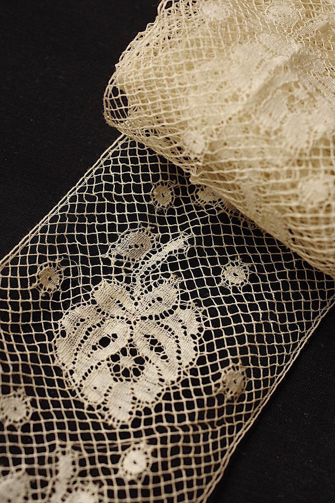 アンティークレース dentelle ancienne 165cm 145cm .FR a l'epoque