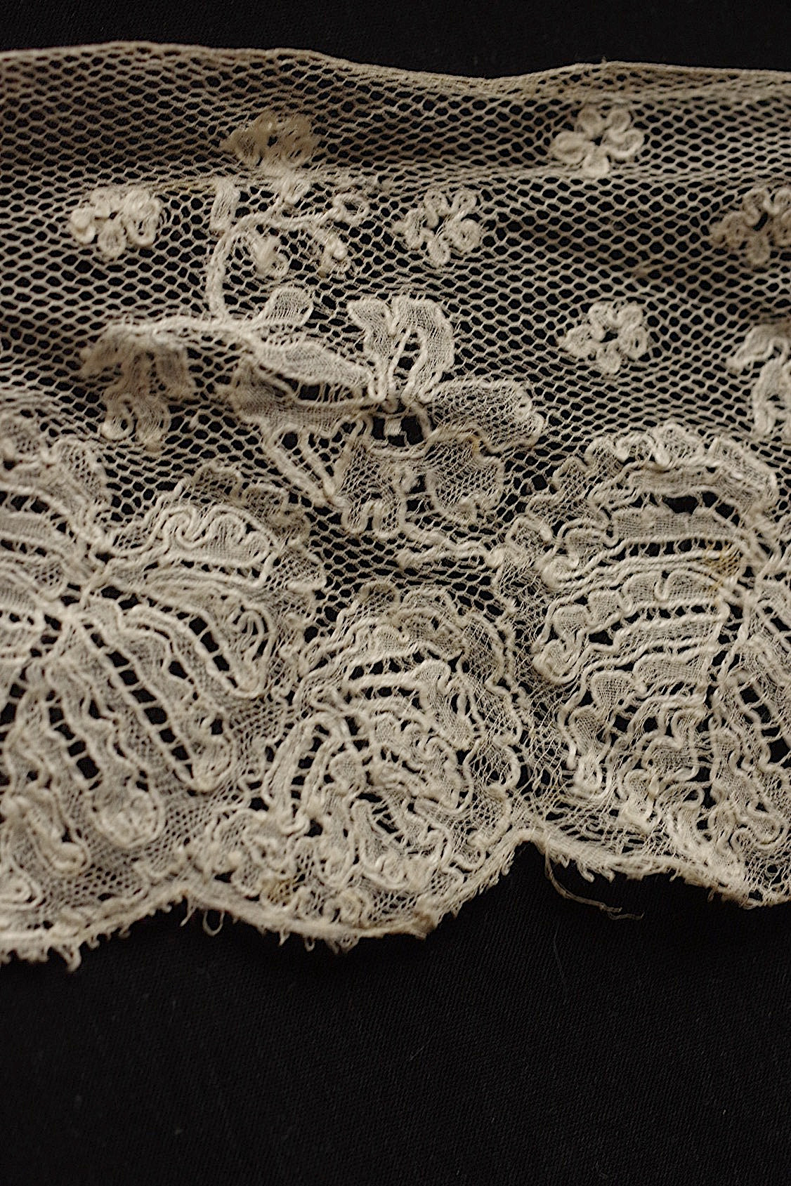 アンティークレース dentelle ancienne 165cm 145cm .FR a l'epoque