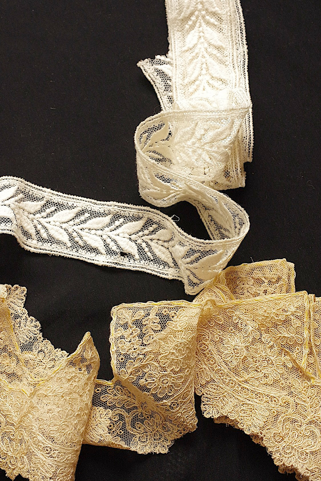 アンティークレース dentelle ancienne 2種 .FR a l'epoque