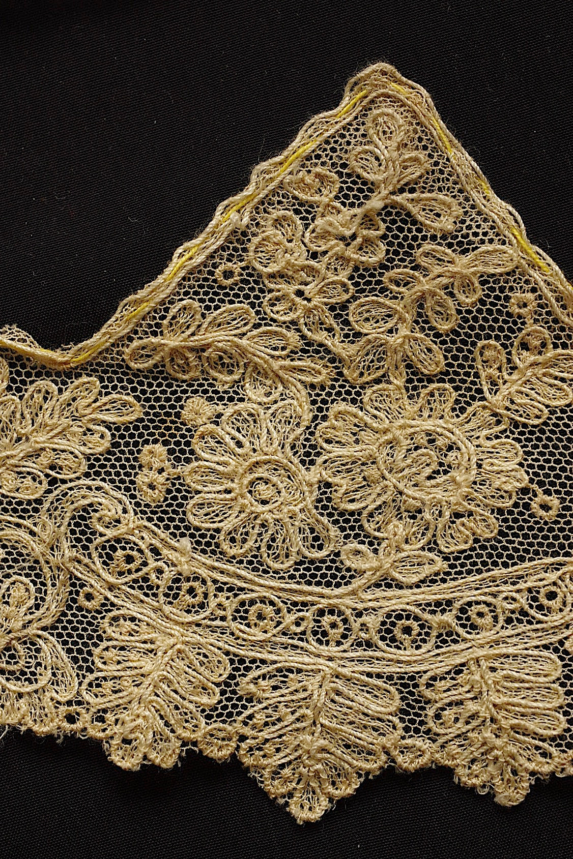 アンティークレース dentelle ancienne 2種 .FR a l'epoque