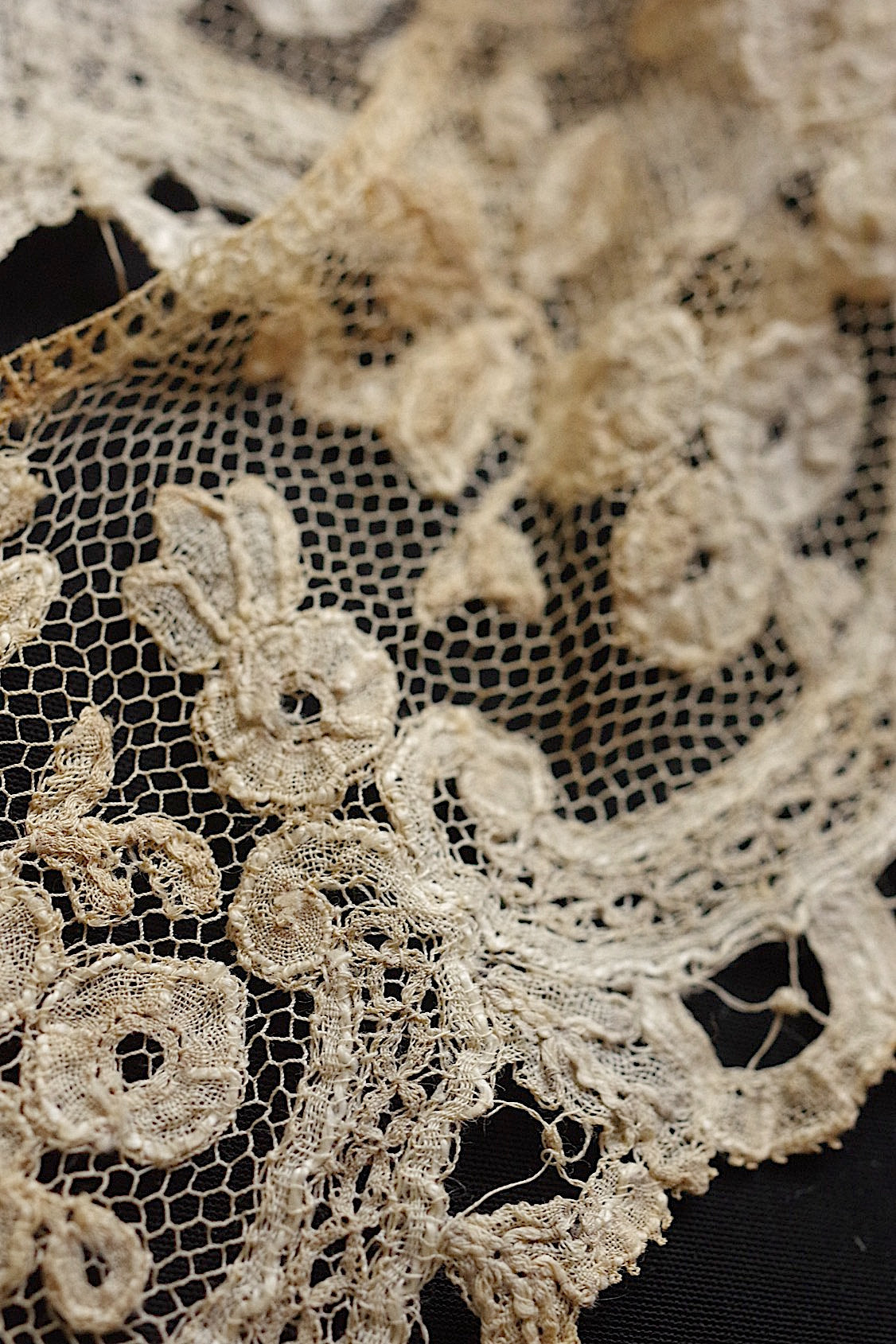 アンティークレース dentelle ancienne 刺繍小さな襟 2つ .FR a l'epoque