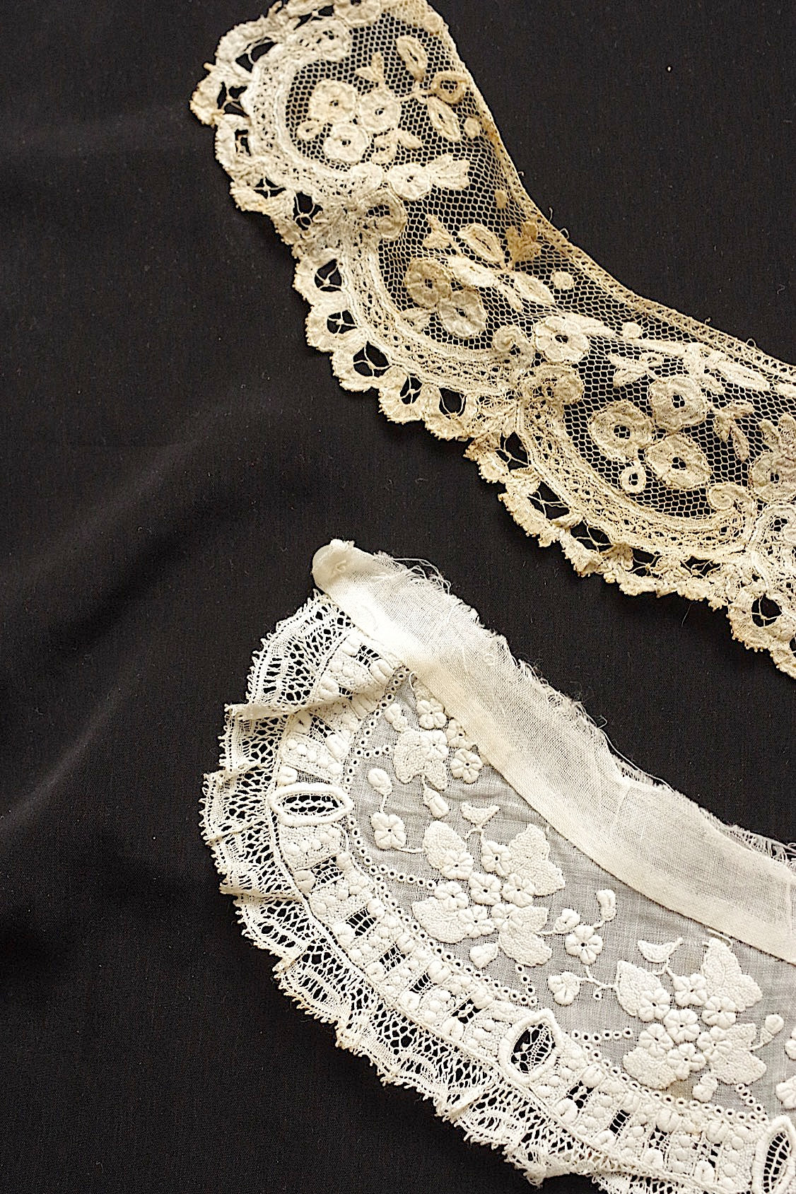 アンティークレース dentelle ancienne 刺繍小さな襟 2つ .FR a l'epoque