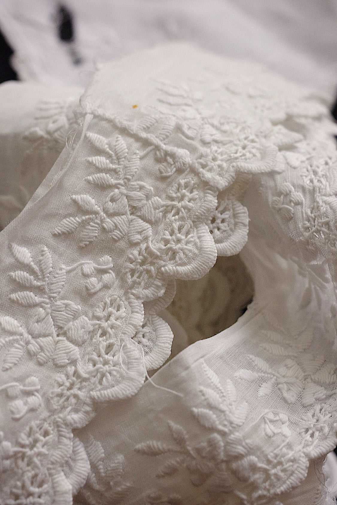 アンティークレース dentelle ancienne 刺繍テープ 回収品 .FR a l'epoque