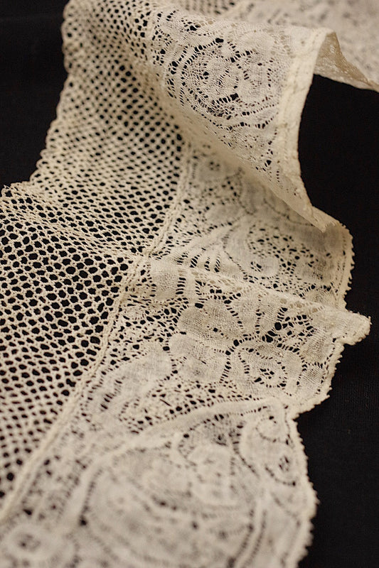 アンティークレース dentelle ancienne ヴァランシエンヌ2種 .FR a l'epoque