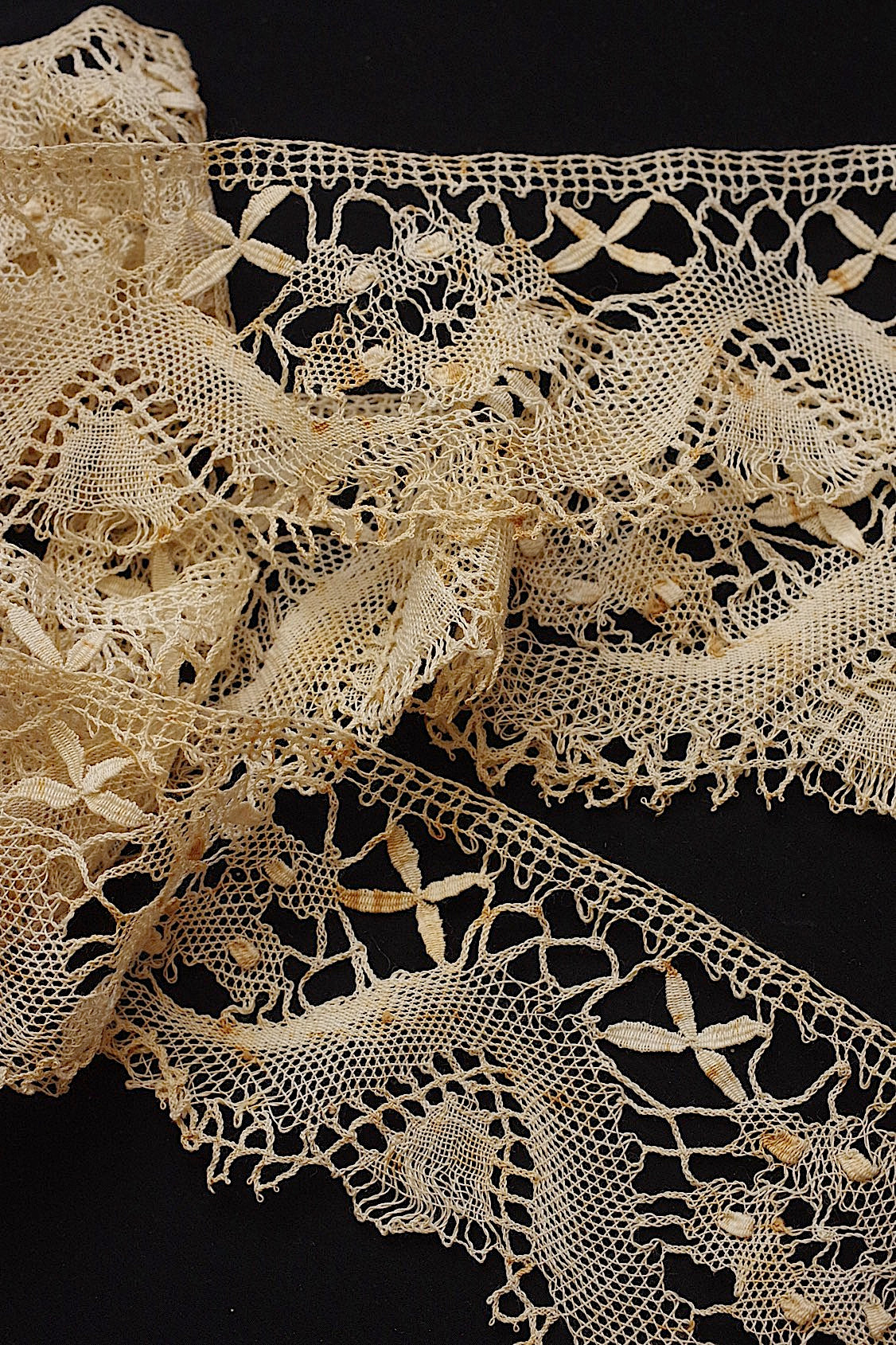 アンティークレース dentelle ancienne ボビンレース .FR a l'epoque