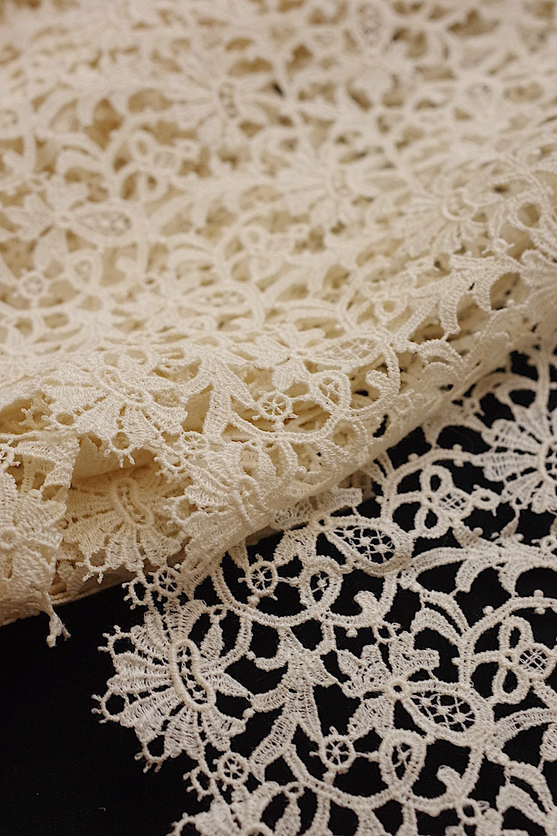 ヴィンテージレース dentelle vintage 180cm 300cm 幅違い .FR a l'epoque
