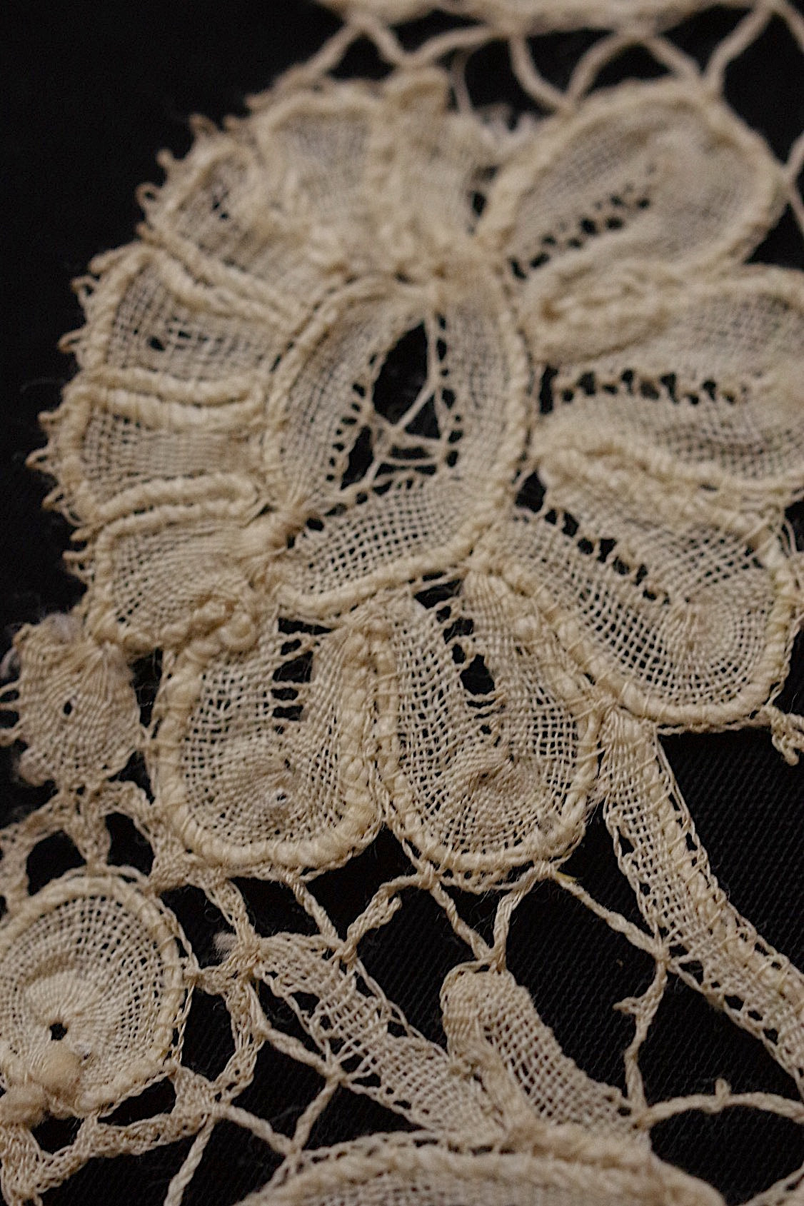 アンティークレース dentelle ancienne ホニトン 2 pieces .FR a l'epoque