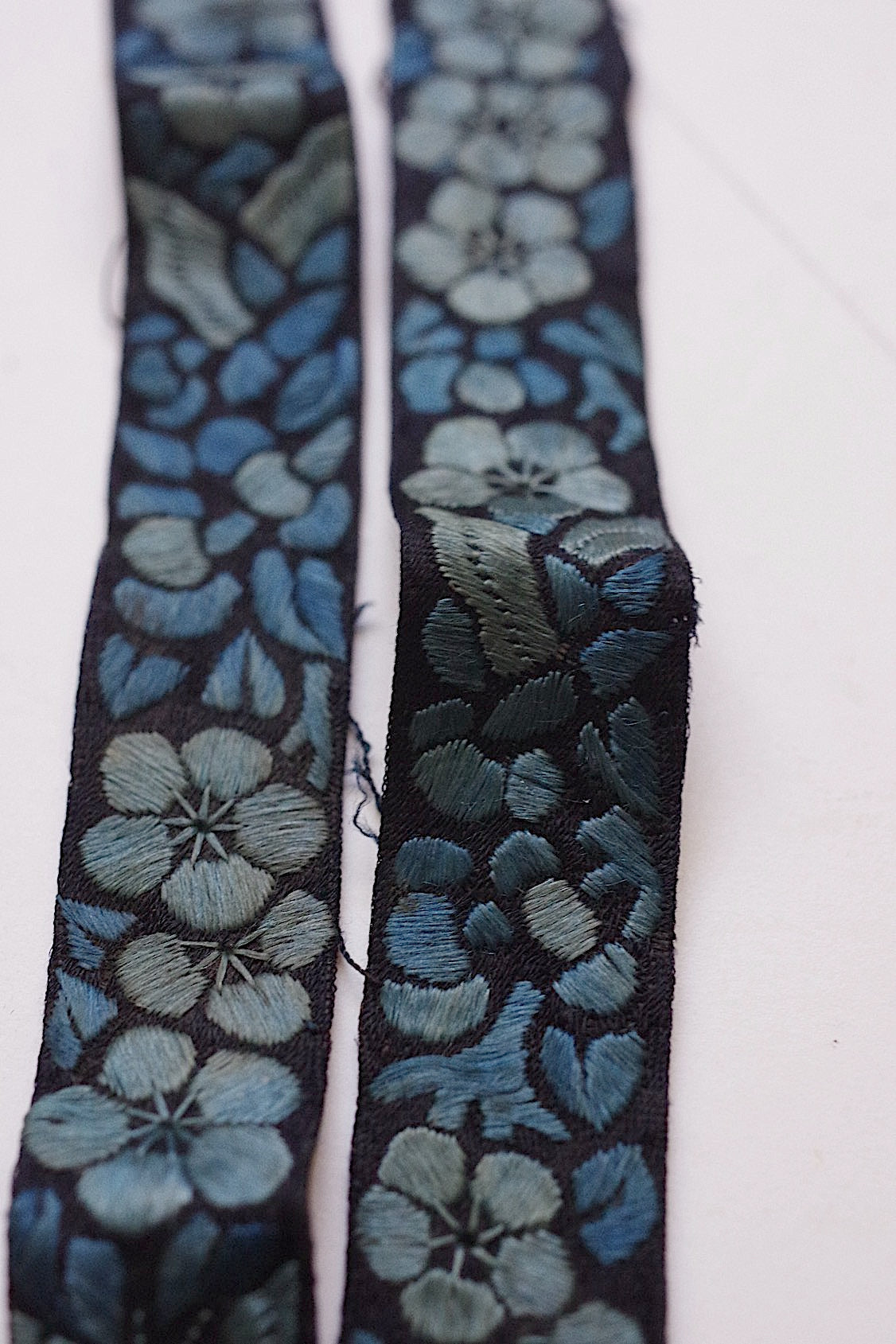 アンティーク刺繍 ruban antique 刺繍リボン .FR a l'epoque