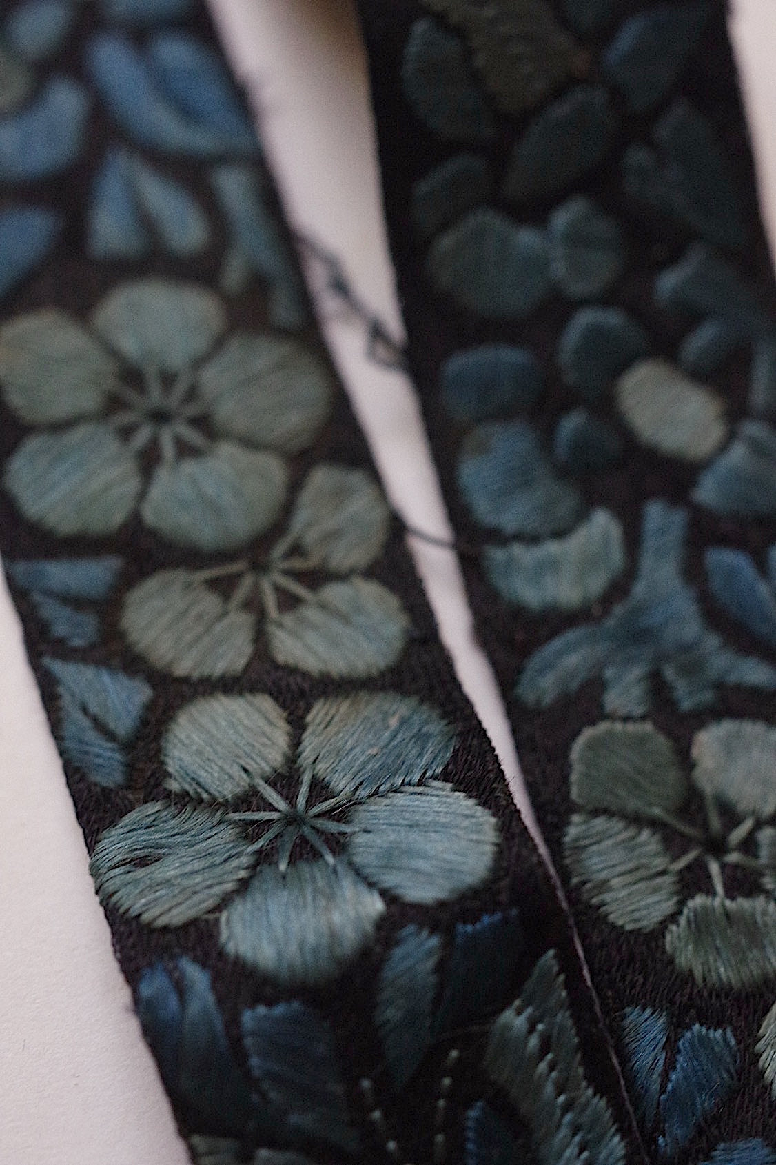 アンティーク刺繍 ruban antique 刺繍リボン .FR a l'epoque
