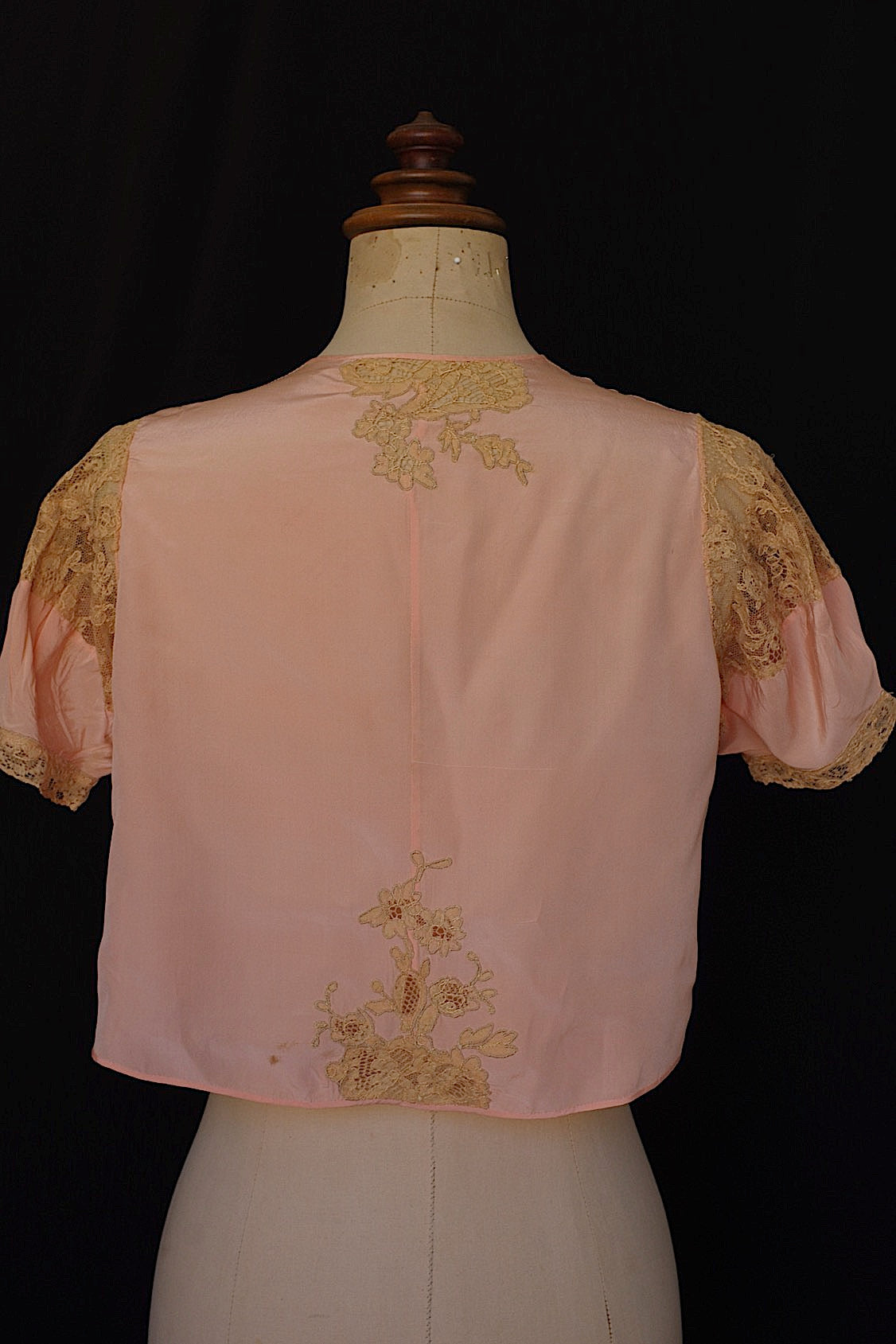 アンティークランジェリー vêtement antique レーストップ1 .FR a l'epoque