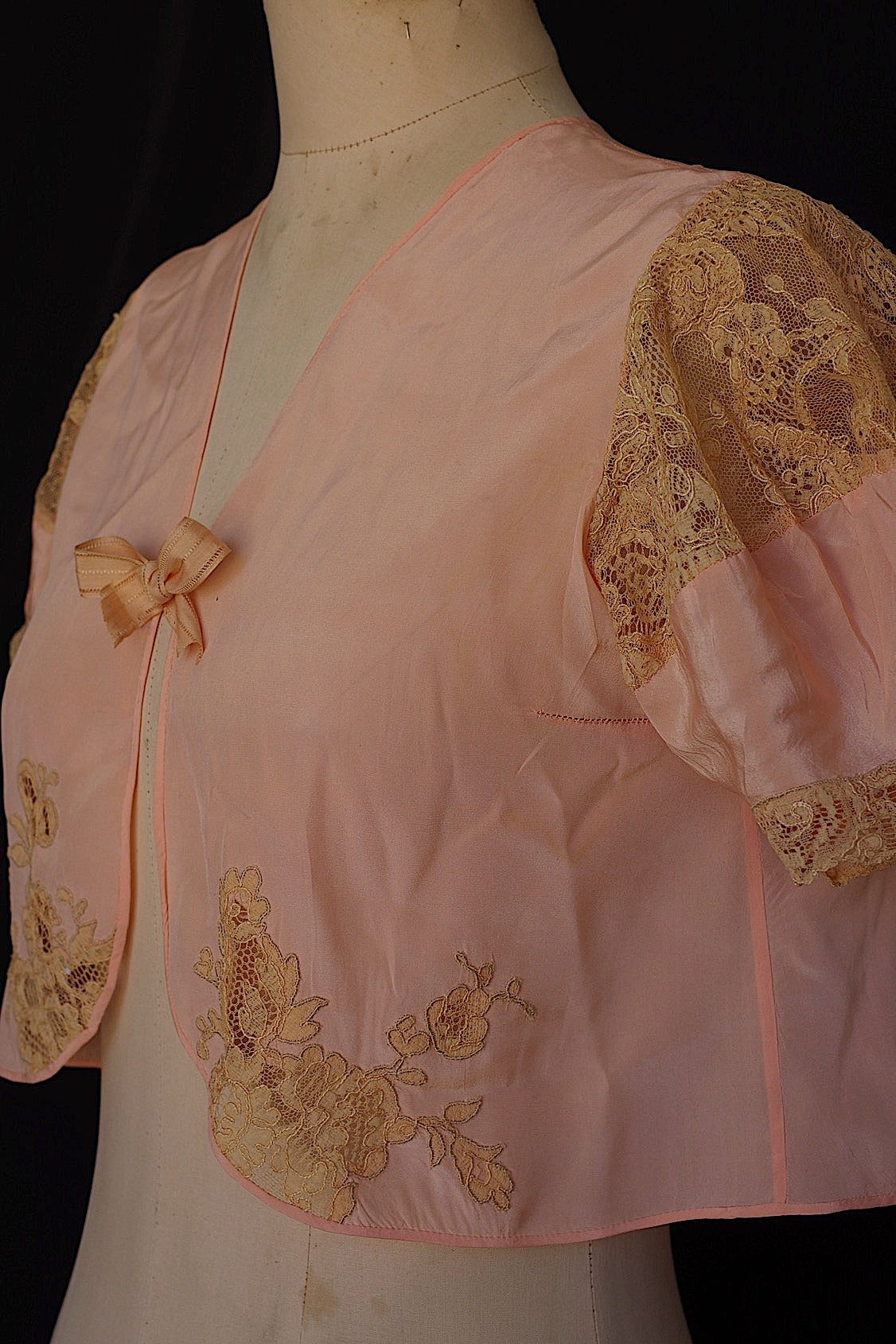 アンティークランジェリー vêtement antique レーストップ1 .FR a l'epoque