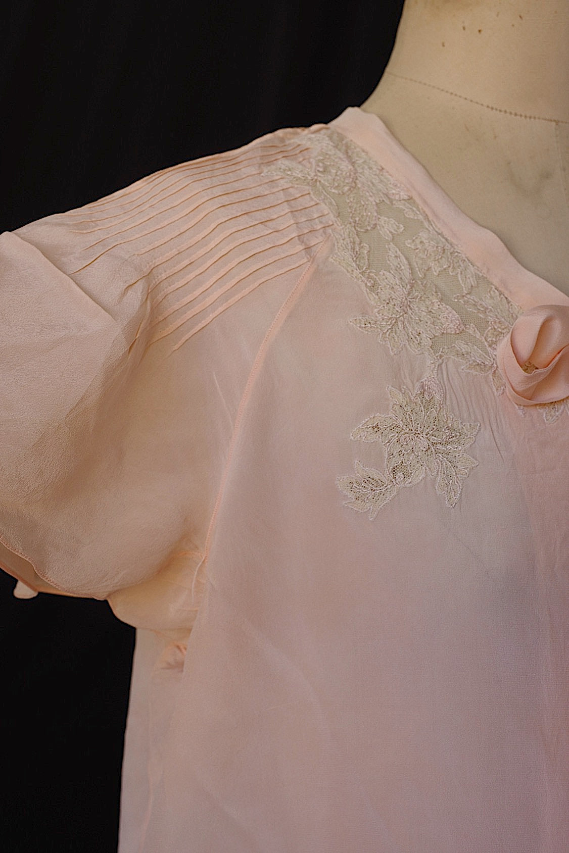 アンティークランジェリー vêtement antique レーストップ2 .FR a l'epoque