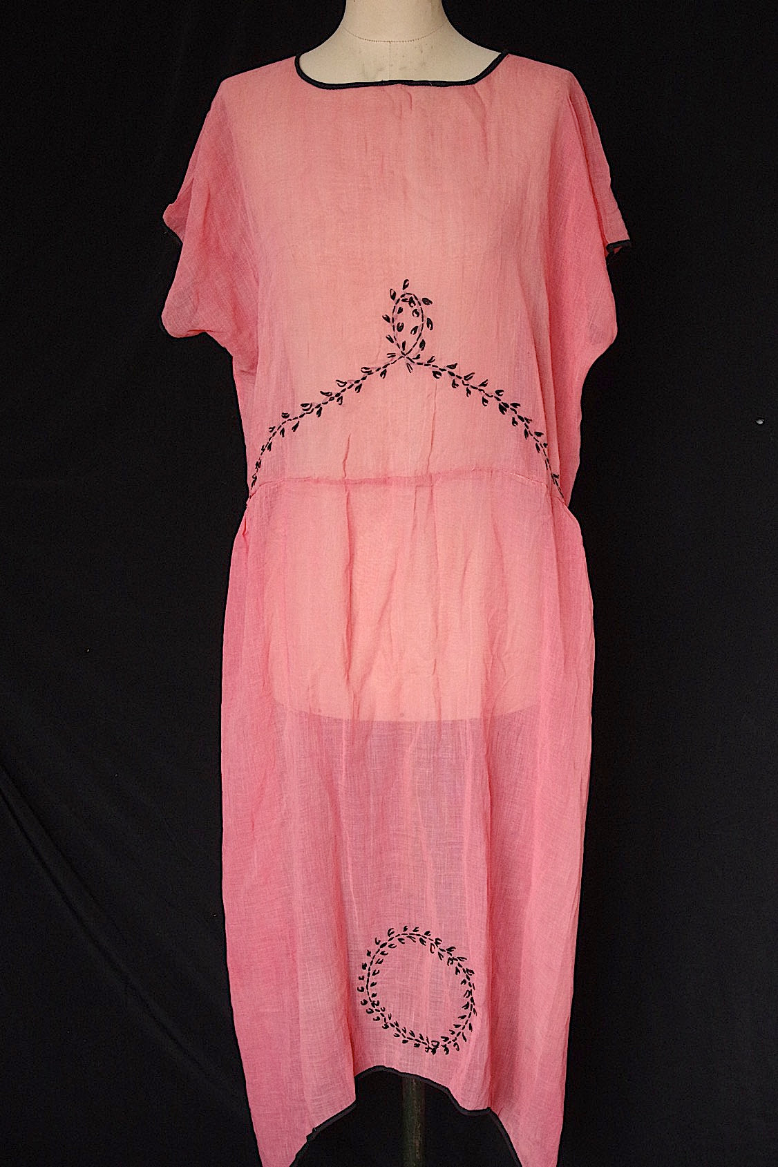 アンティークコットンワンピース vêtement antique robe .FR a l'epoque