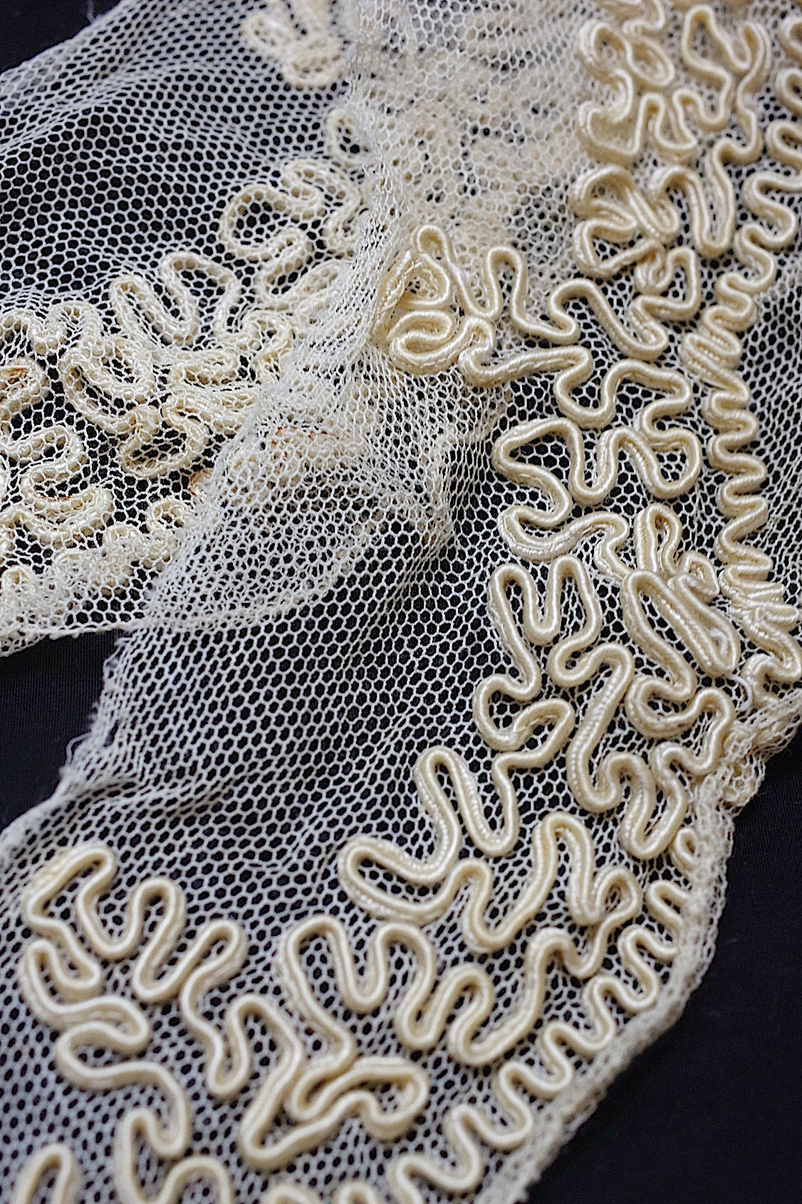 アンティークレース/dentelle ancien/antique lace/プラストロン+襟型 .FR a l'epoque