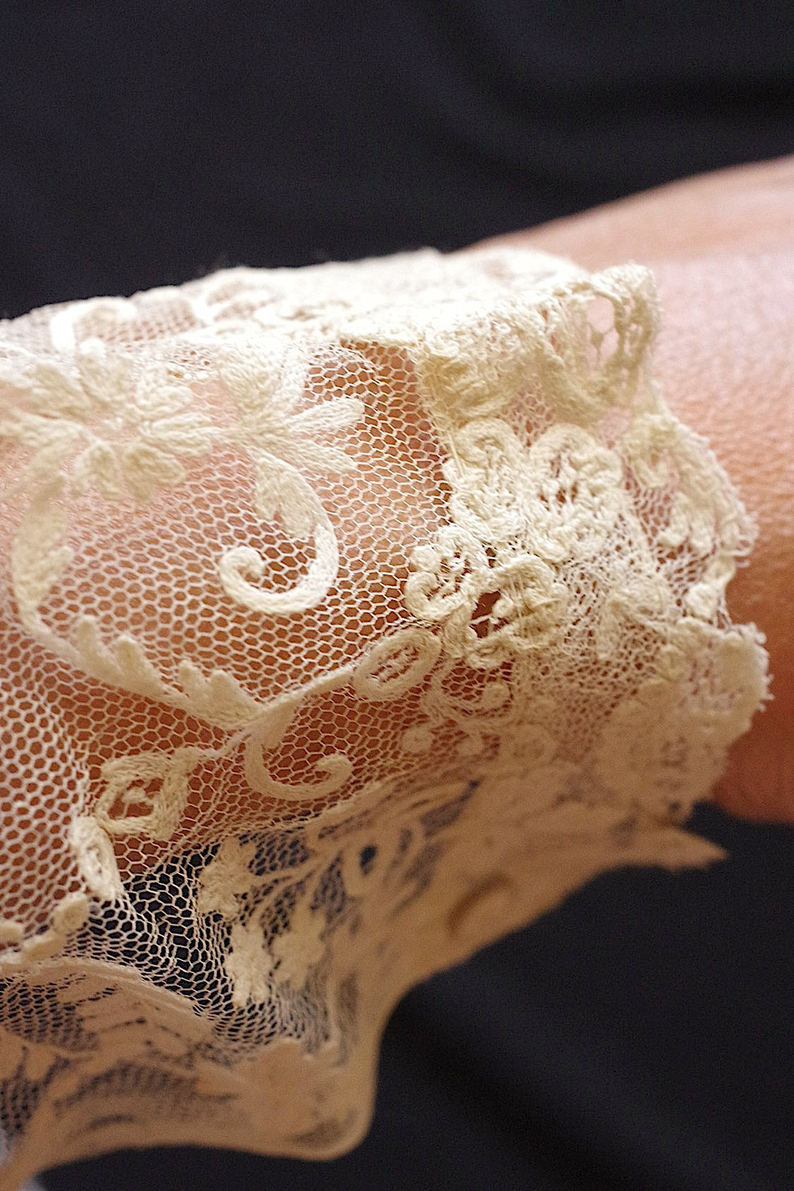 アンティークレース/dentelle ancien/antique lace/袖 .FR a l'epoque
