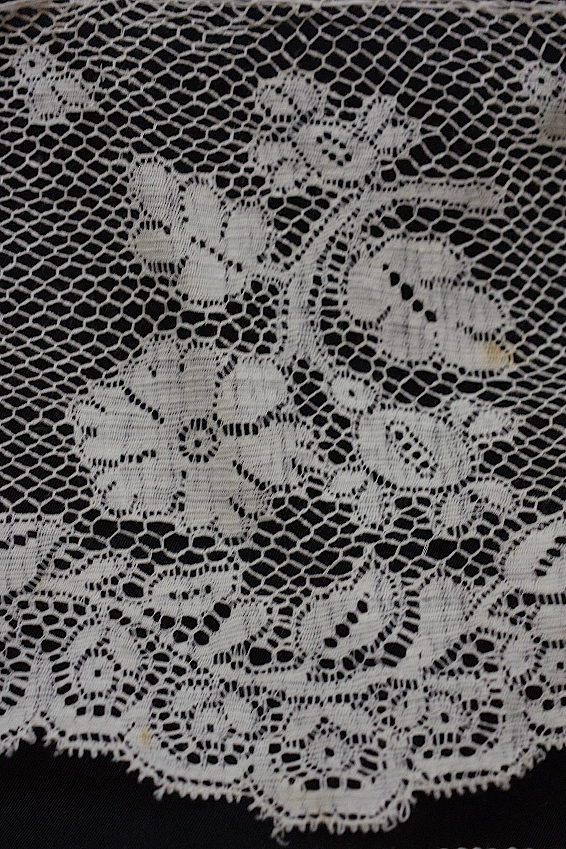 アンティークレース/dentelle ancien/antique lace/220cm 190cm .FR a l'epoque
